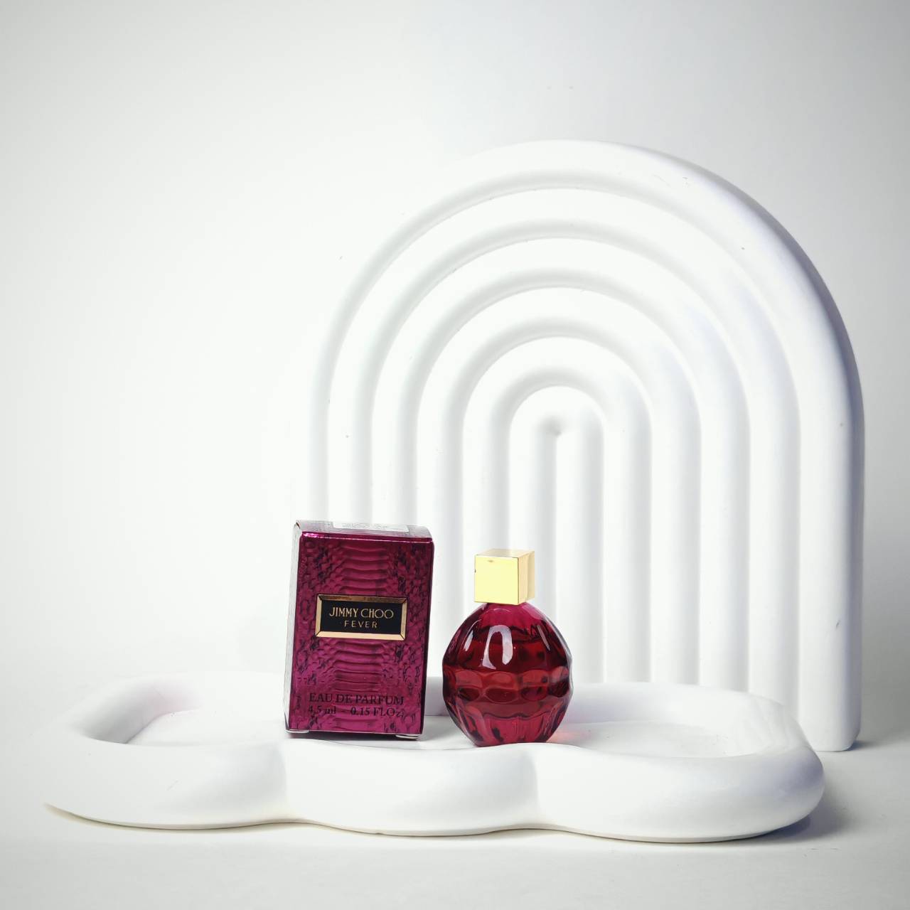 น้ำหอมจิ๋วมินิ Jimmy Choo Fever Eau de Parfum for women 4.5ml แบบแต้มมีกล่อง ( Mini Perfume น้ำหอมขนาดพกพา) น้ำหอมจิ๋วมินิ ขวดน่ารัก ตั้งโชว์ก็สวย พกพาก็สะดวก หัวแต้มตามจุดชีพจร