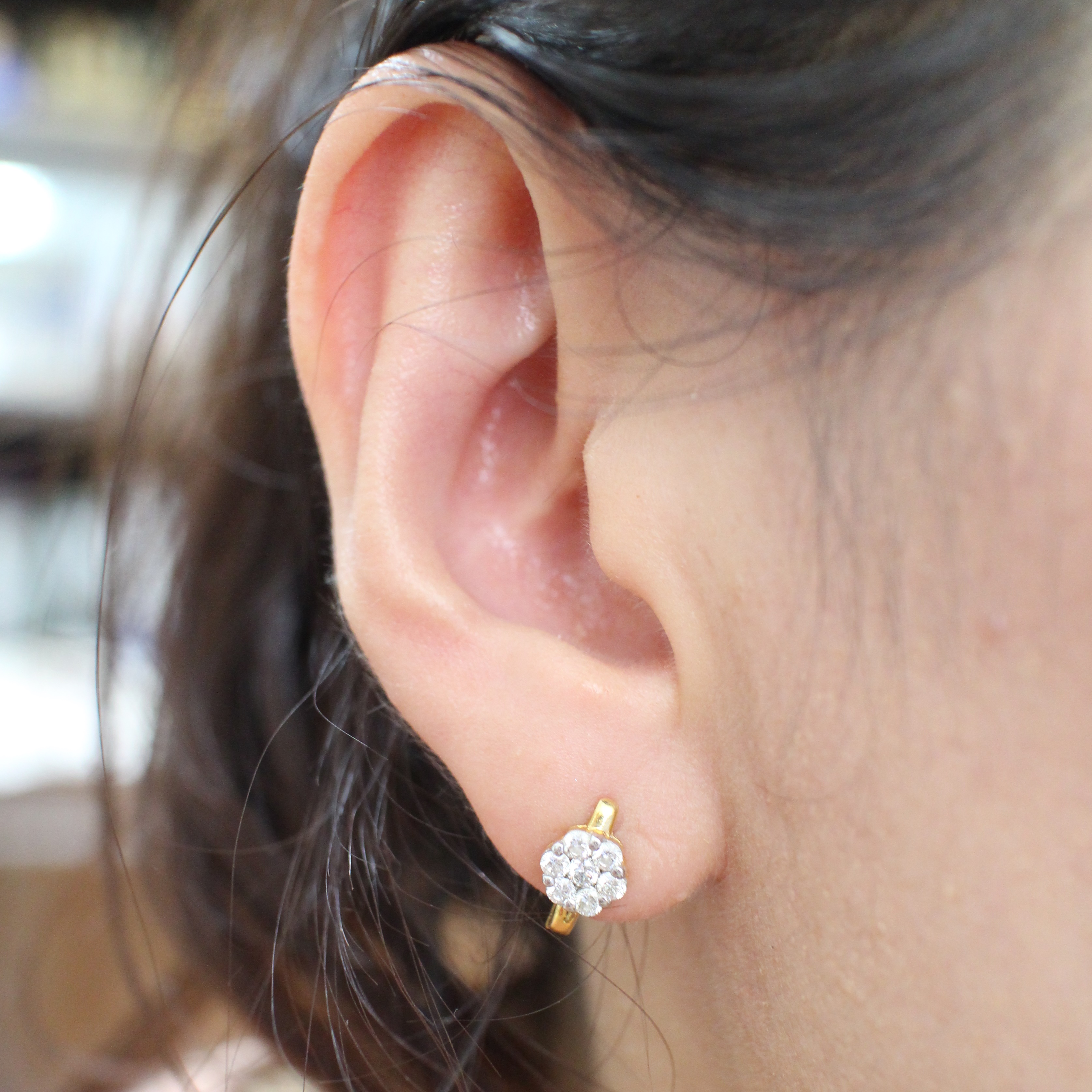 ER25209 ต่างหูห่วงเพชรกระจุก เพชรแท้ 14 เม็ด 0.80 กะรัต ทองแท้ 90% นน.รวม 2.4 กรัม