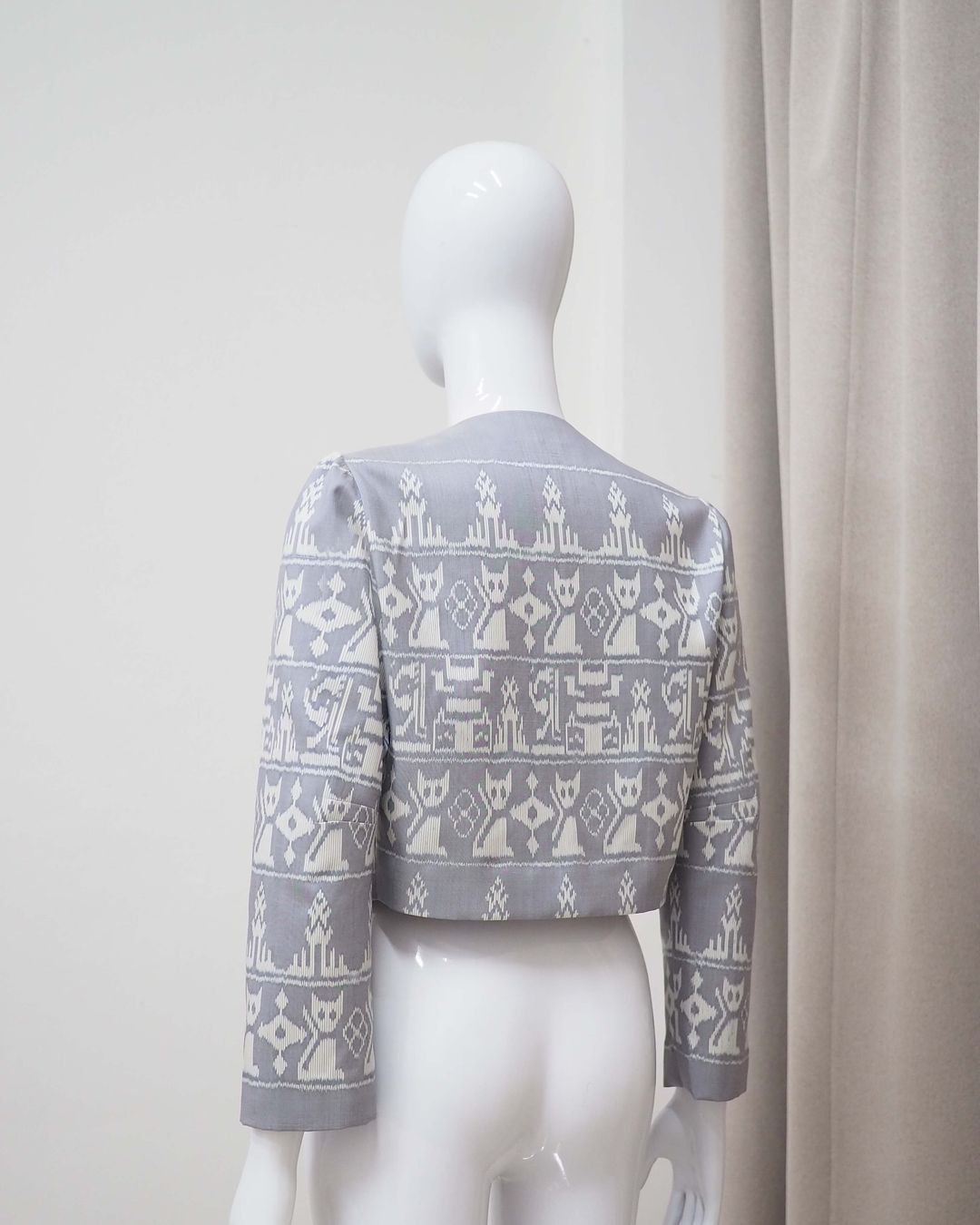 แบบตัด เสื้อผ้าไหม (ไม่รวมผ้า) ตามแบบ รหัส CUT-JHN-07116714