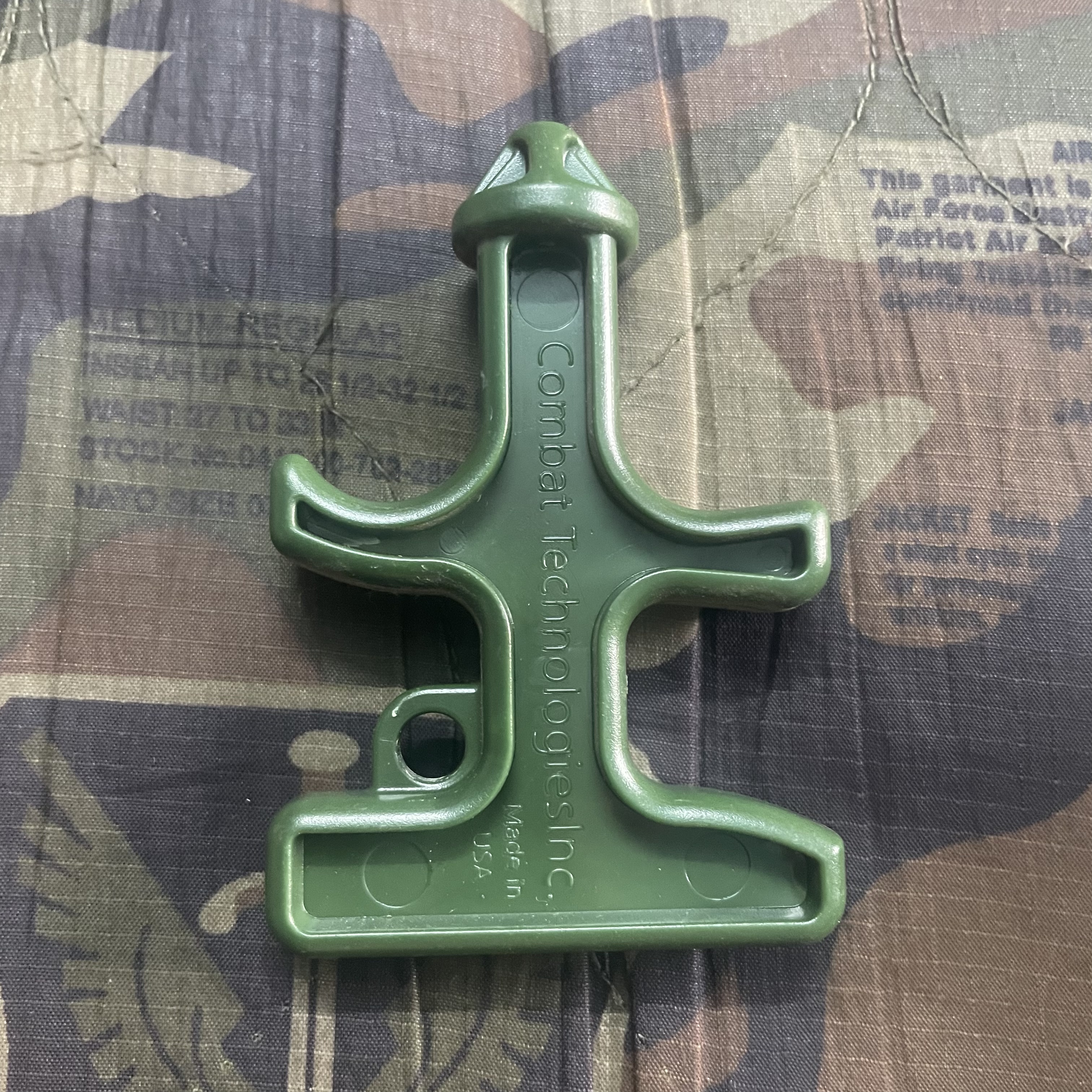 สนับมือ combat Technologies Inc