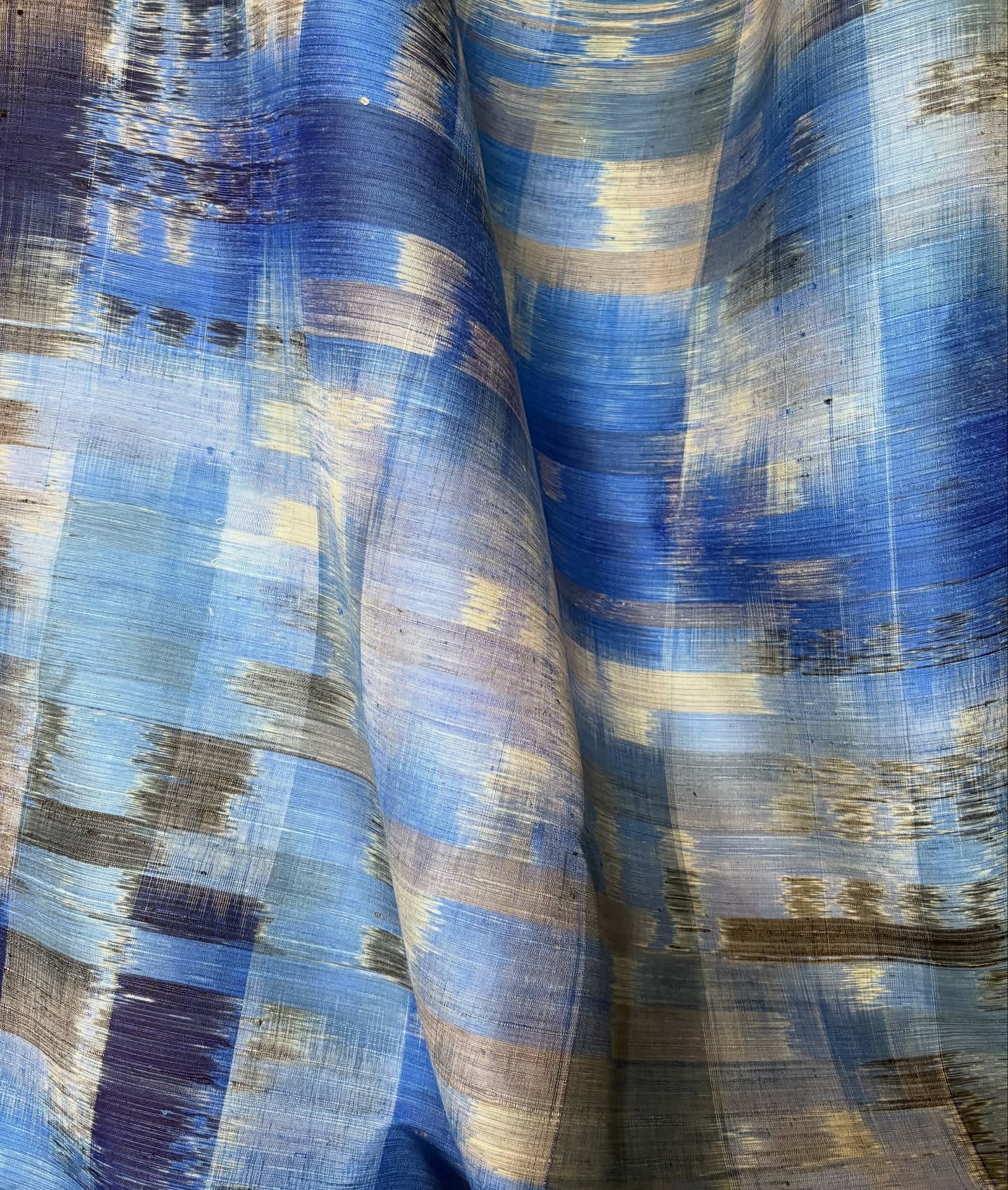 ผ้าไหมลายพิเศษ มัดหมี่เนื้อหนา ไหมแท้ สีน้ำสลับกรมเทา เลือกตามขนาด รหัส MMFZ-116-10086817