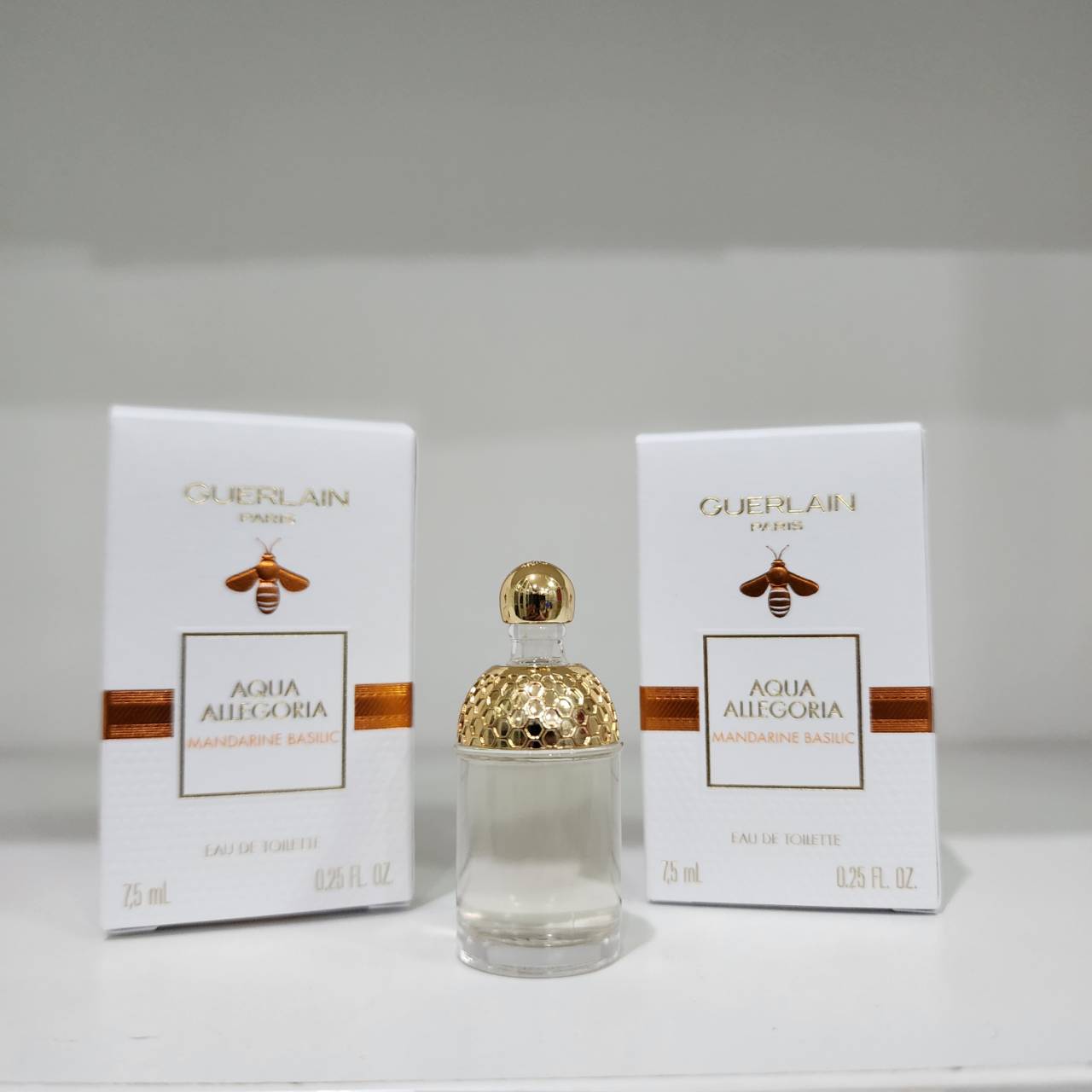 น้ำหอมจิ๋วมินิ Guerlain Aqua Allegoria Mandarine Basilic EDT 7.5ml แบบแต้มมีกล่อง ( Mini Perfume น้ำหอมขนาดพกพา) น้ำหอมจิ๋วมินิ ขวดน่ารัก ตั้งโชว์ก็สวย พกพาก็สะดวก หัวแต้มตามจุดชีพจร