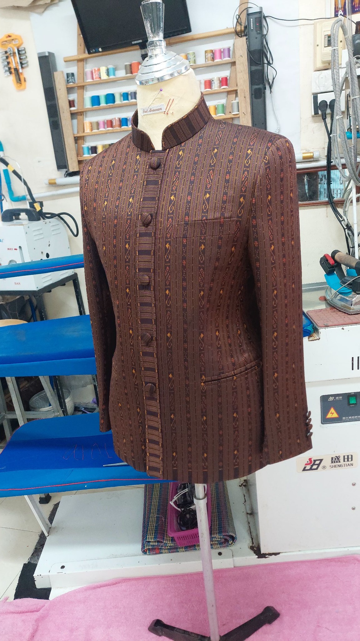 แบบตัด สูทพระราชทานชาย ผ้าไหม (ไม่รวมผ้า) chobmai x ARW รหัส CUT-ARW-0519671