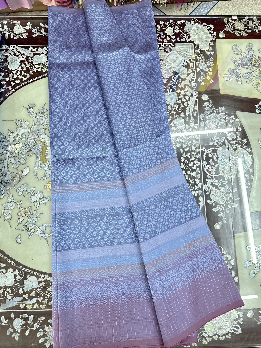 ซิ่น ผ้าไหมยกสุรินทร์ ไหมแท้ ขนาด 1x2เมตร พื้นสีฟ้าเทา รหัส N11-ST-030368