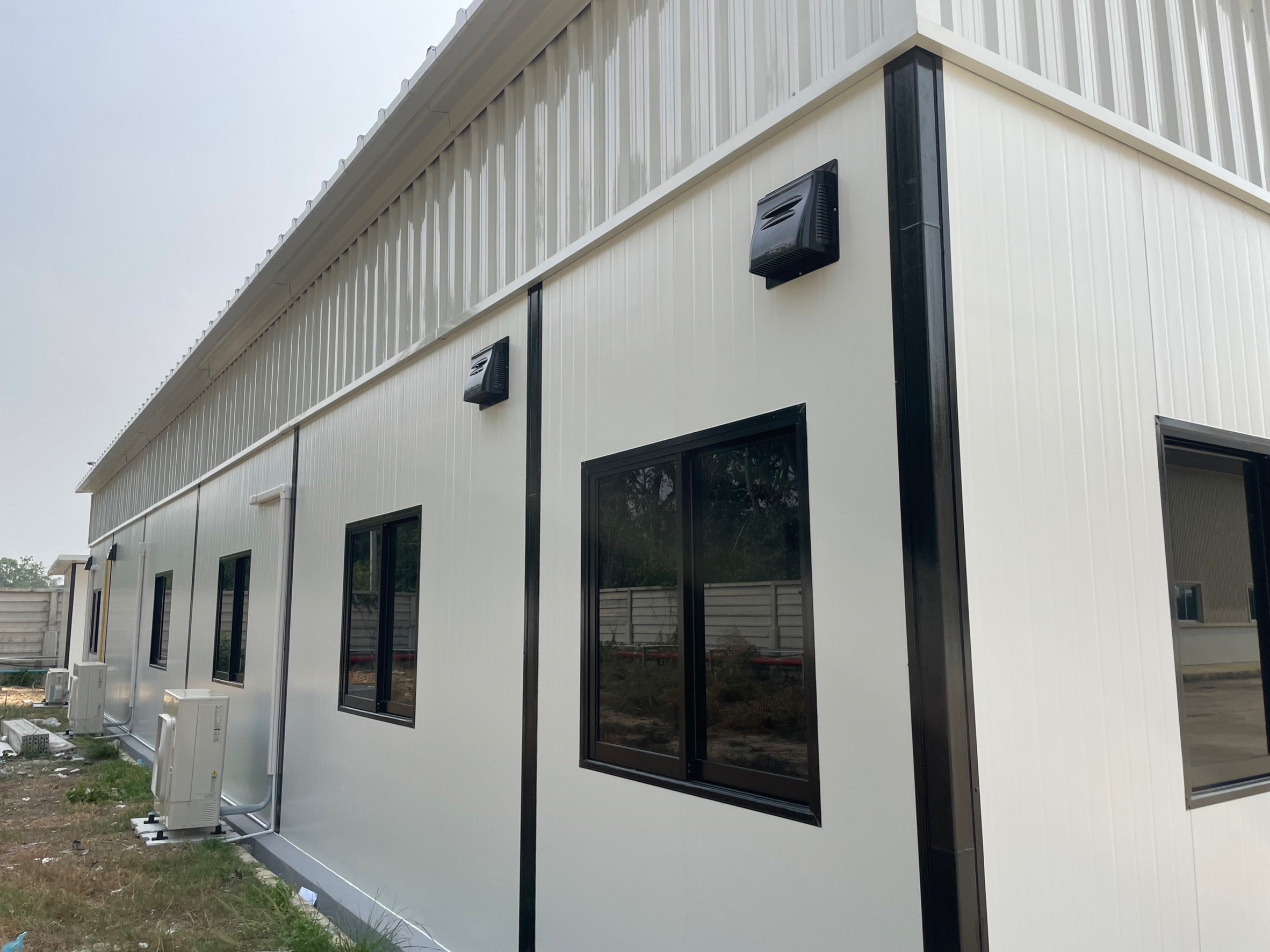 ออฟฟิศสำเร็จรูป บริษัทเหลียงซิ ขนาด5.00x20.00x4.50 เมตร