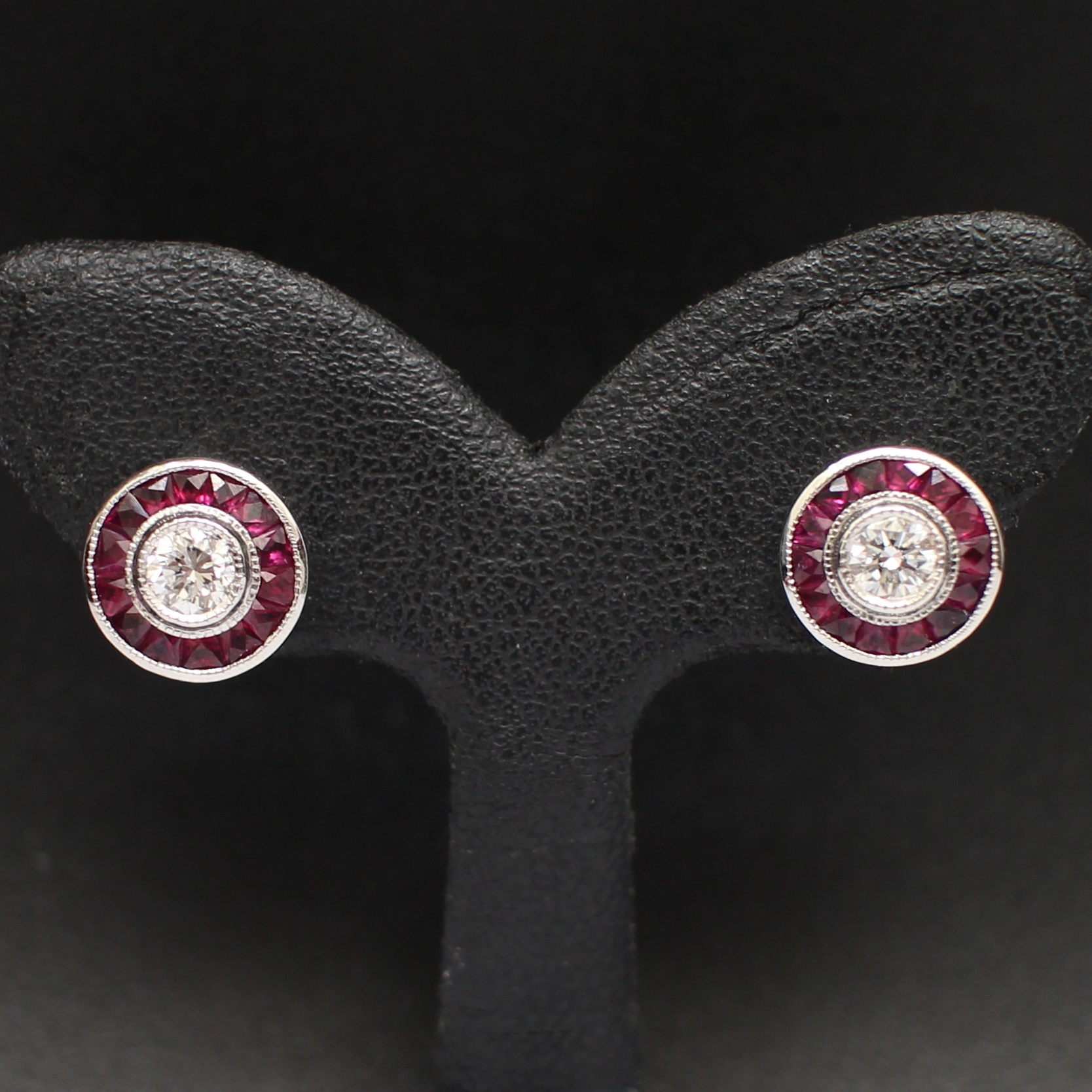 ER25276 ต่างหูทับทิมล้อมเพชร เพชรแท้ 2 เม็ด 0.42 กะรัต ทับทิม 1.02 กะรัต ทองแท้ 14k นน.รวม 2.2 กรัม