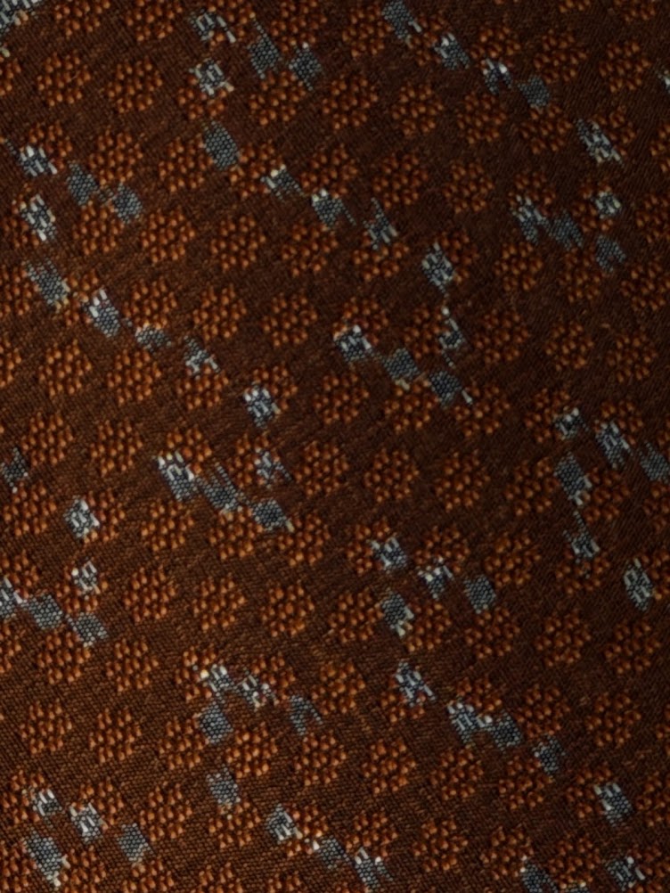 ซิ่น ผ้าไหมมัดหมี่ ทอยกดอก 6ตะกอ ขนาด 1x2 เมตร ลายขอพระราชทาน สีส้มอมเหลือง รหัส PCS-NY-1122686