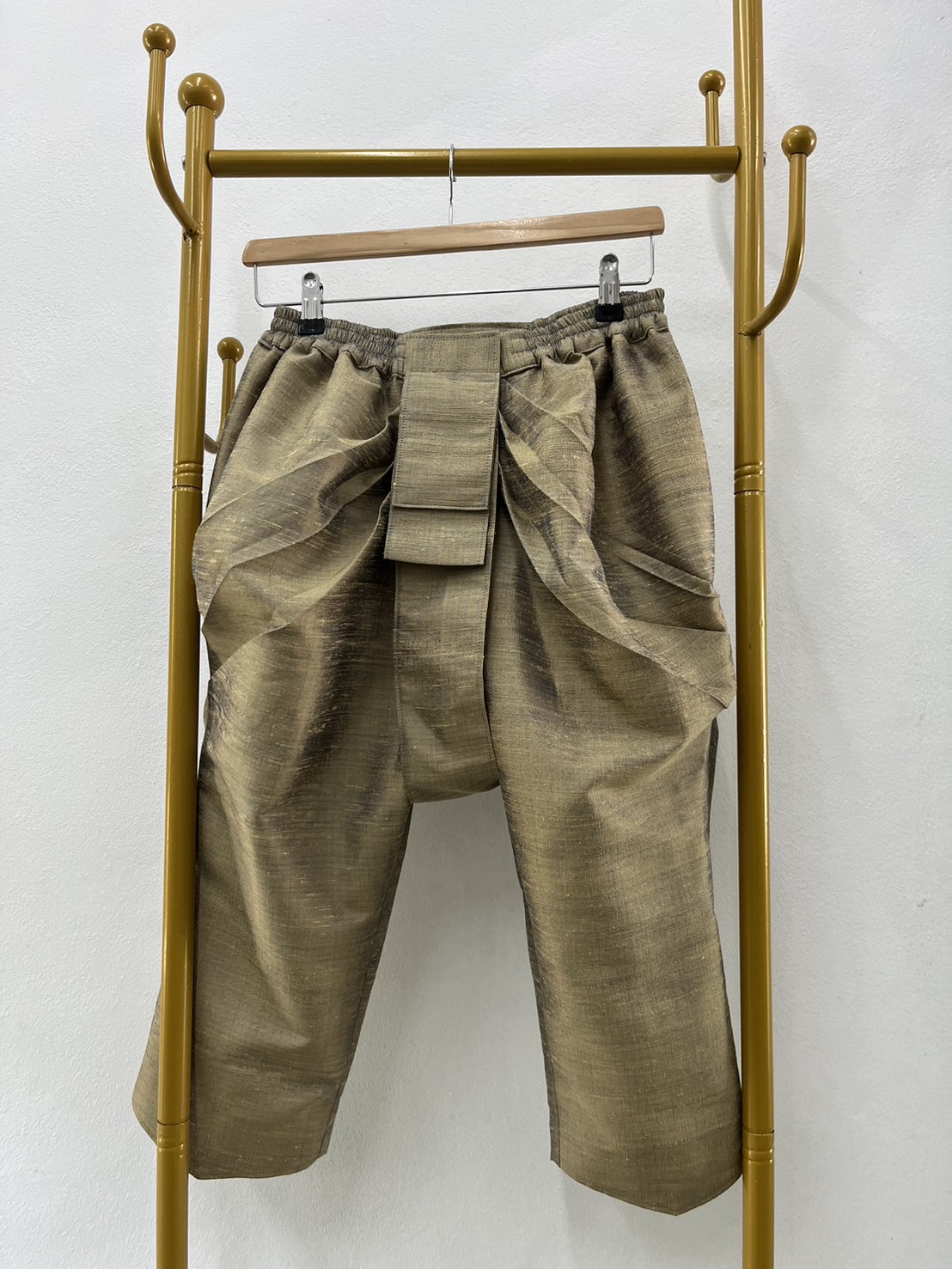 สั่งตัดเย็บ โจงกระเบน เอวยางยืด ติดตะขอ มีซิปซ่อนหลังทบหน้าผ้าโจง ทรงตามแบบ (ไม่รวมผ้า) รหัส CUT-JHN-0730671