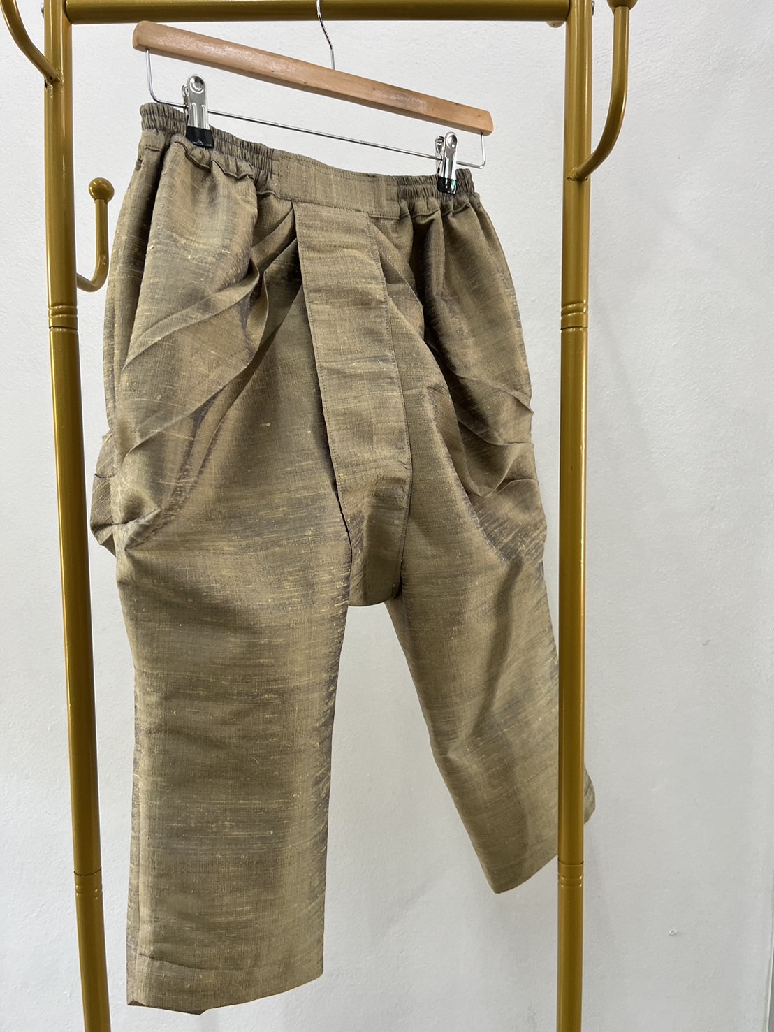 สั่งตัดเย็บ โจงกระเบน เอวยางยืด ติดตะขอ มีซิปซ่อนหลังทบหน้าผ้าโจง ทรงตามแบบ (ไม่รวมผ้า) รหัส CUT-JHN-0730671