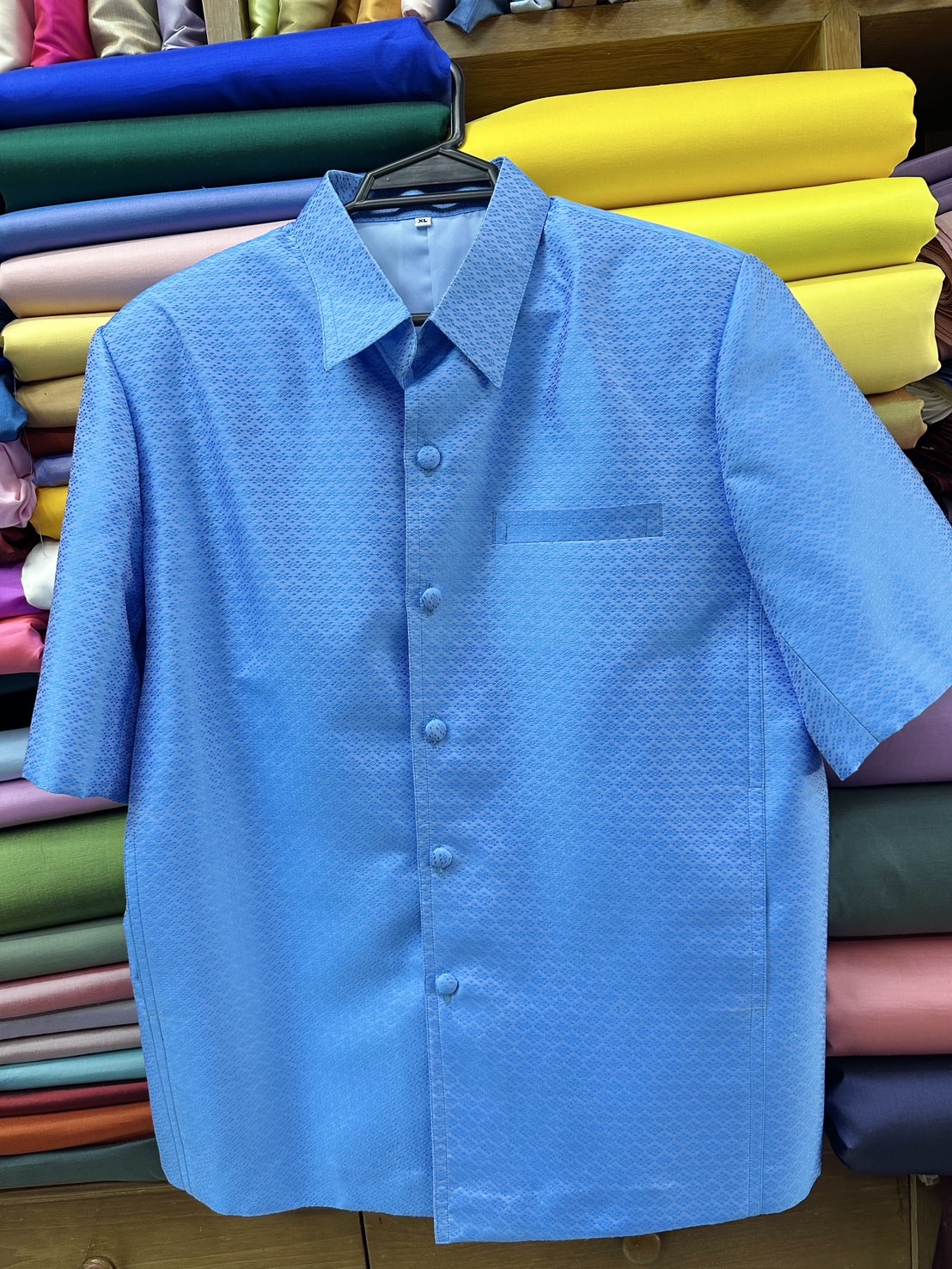 เสื้อสูทไหม แขนสั้น คอพระราชทาน ยกดอกลูกแก้ว สีฟ้าเข้ม ไซส์ XL รหัส DR-ST-1204672