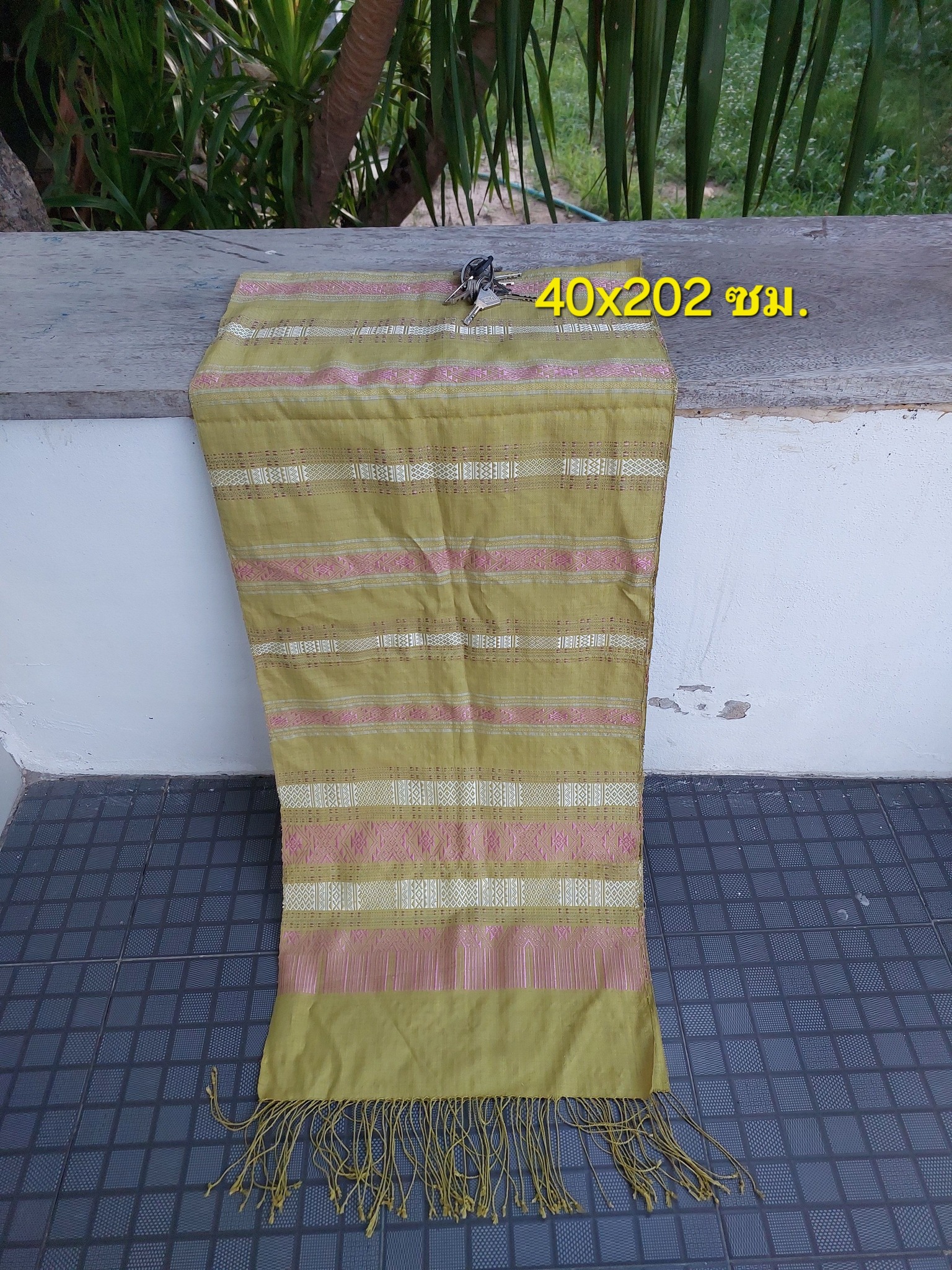 สไบไหมขิตโบราณ สีธรรมชาติ ขนาด 40x202ซม. พื้นสีเขียวอ่อน LW4A-103-0520682