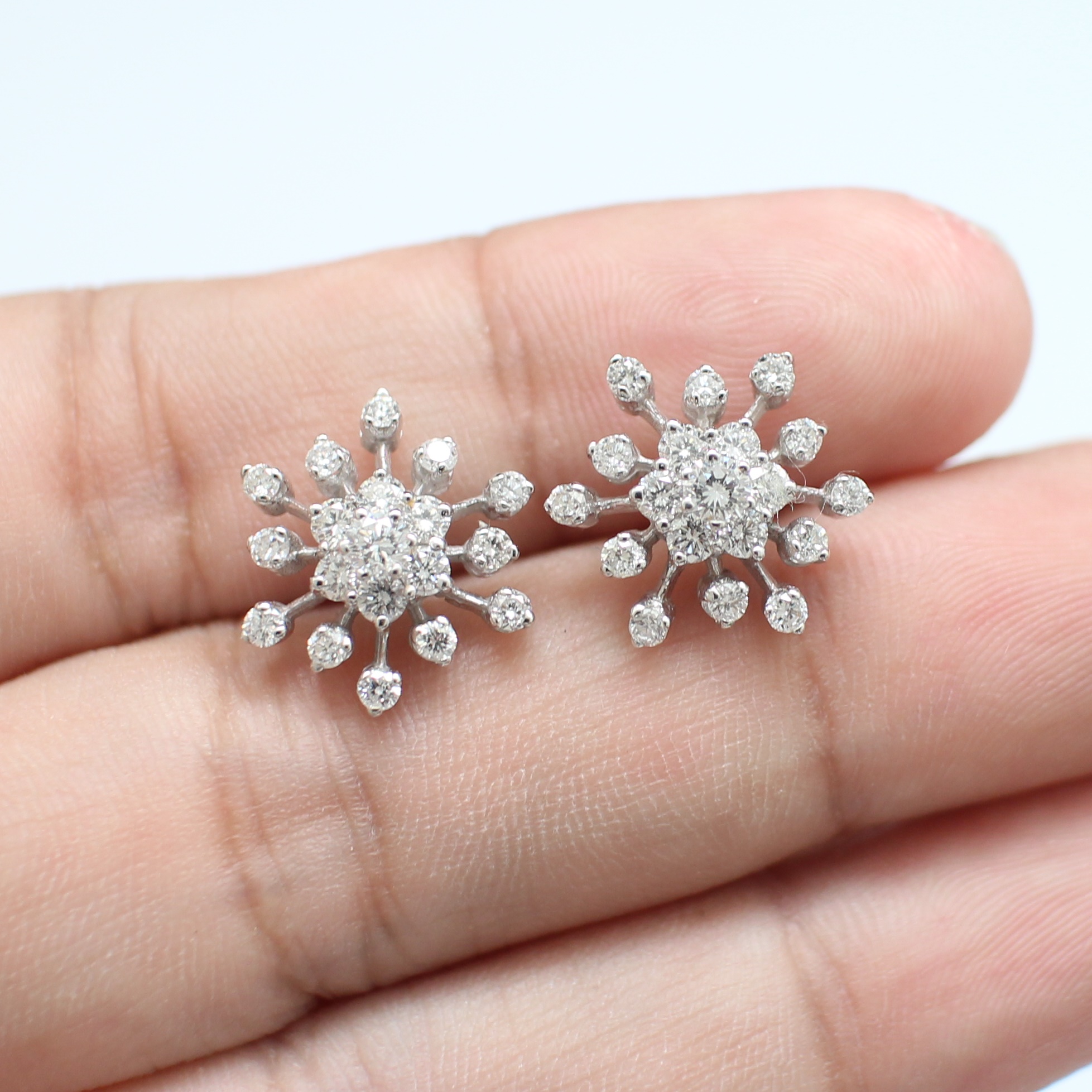 ER25142 ต่างหูเพชรดอกไม้ เพชรแท้ 38 เม็ด 1.16 กะรัต ทองแท้ 18k นน.รวม 4.1 กรัม