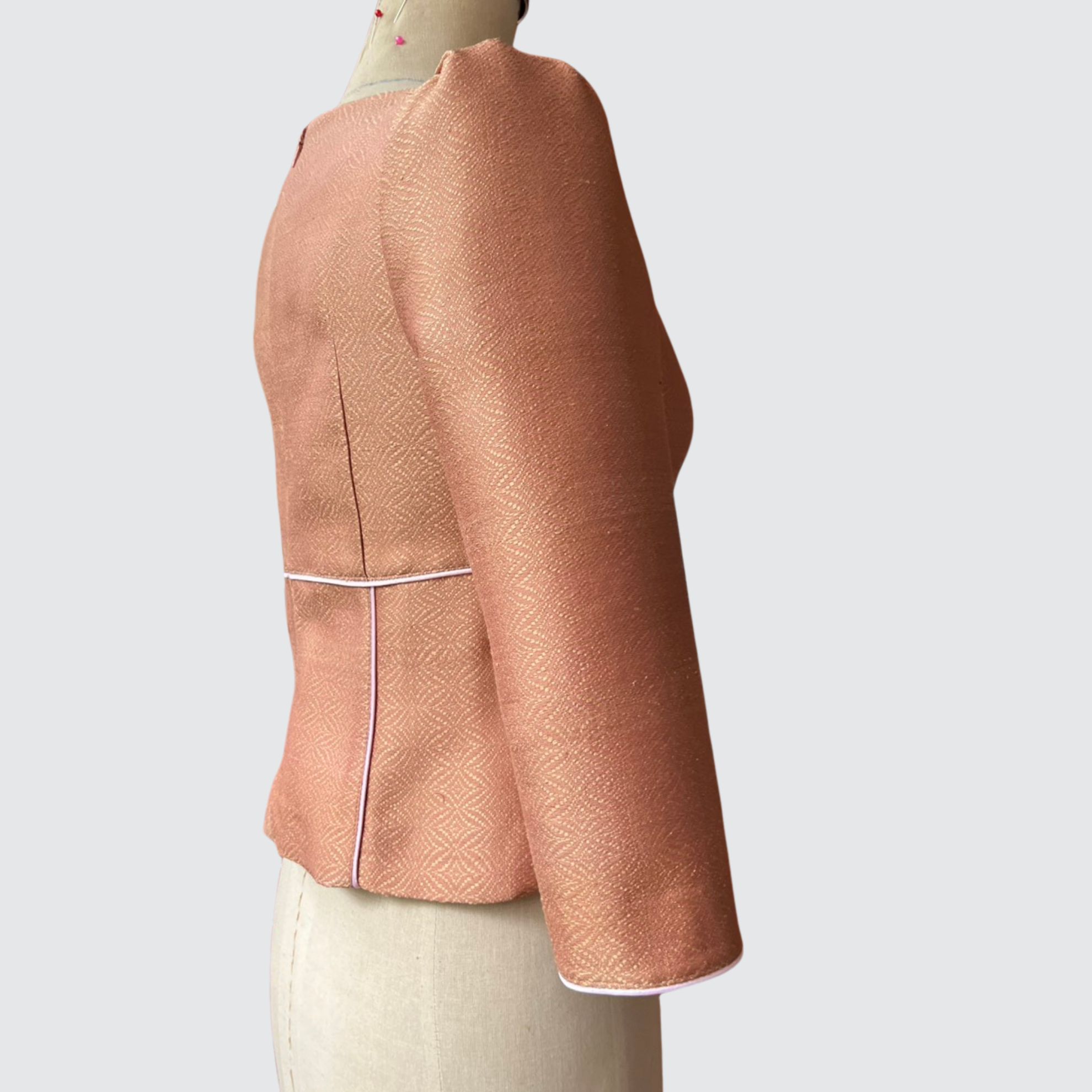 เสื้อแต่งกุ๊น ตัดเย็บจากไหมยกดอกลายพิเศษ ไหมแท้ 100% | ตัดเย็บตามรูปร่าง | เลือกผ้า ส่งไซส์ได้