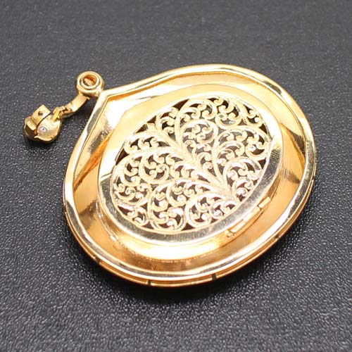 PD25046 จี้ล็อคเก็ตรัชกาลที่ 5 ลงยาดอกไม้ เพชรแท้ 0.72 กะรัต ทองแท้ 90% นน.รวม 25.9 กรัม