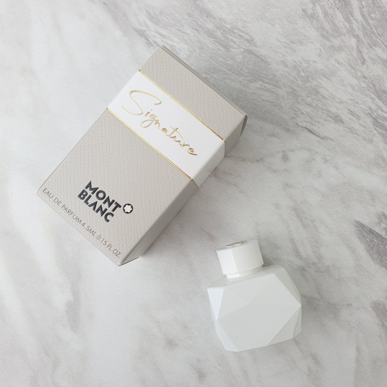 น้ำหอมจิ๋วมินิ MontBlanc Signature EDP 4.5ml แบบแต้มมีกล่อง ( Mini Perfume น้ำหอมขนาดพกพา) น้ำหอมจิ๋วมินิ ขวดน่ารัก ตั้งโชว์ก็สวย พกพาก็สะดวก หัวแต้มตามจุดชีพจร