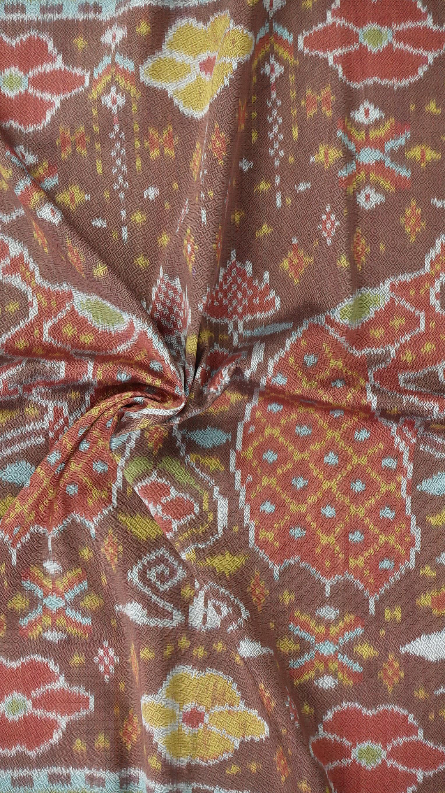 ซิ่น ผ้าไหมมัดหมี่ สีธรรมชาติ 3ตะกอ ทอเหยียบเหาะ มีหน้านาง ชายครุย ขนาด1x2เมตร ลายนกยูง สีน้ำตาลเทา รหัส M3P-33-0224682