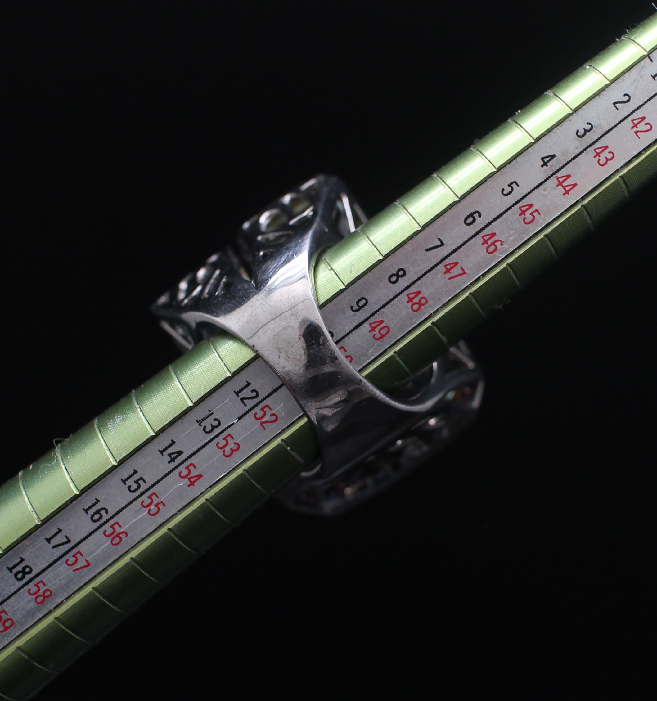 SI211 แหวนกรีนอะเมทิสต์ บลูโทปัส เขียวอ่อน ฝังทับทิม ตัวเรือนเงิน 92.5 % นน. 22.3 กรัม Size 51