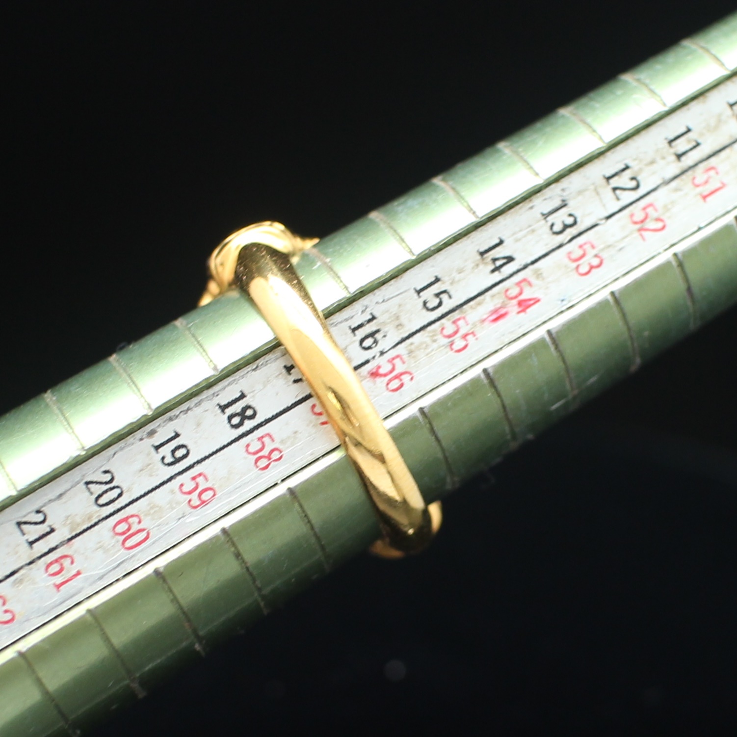 RG250135 แหวนมรกตประดับเพชรซีกลูกโลก ทองแท้ 90% นน. 6.9 กรัม ขนาดแหวน 57