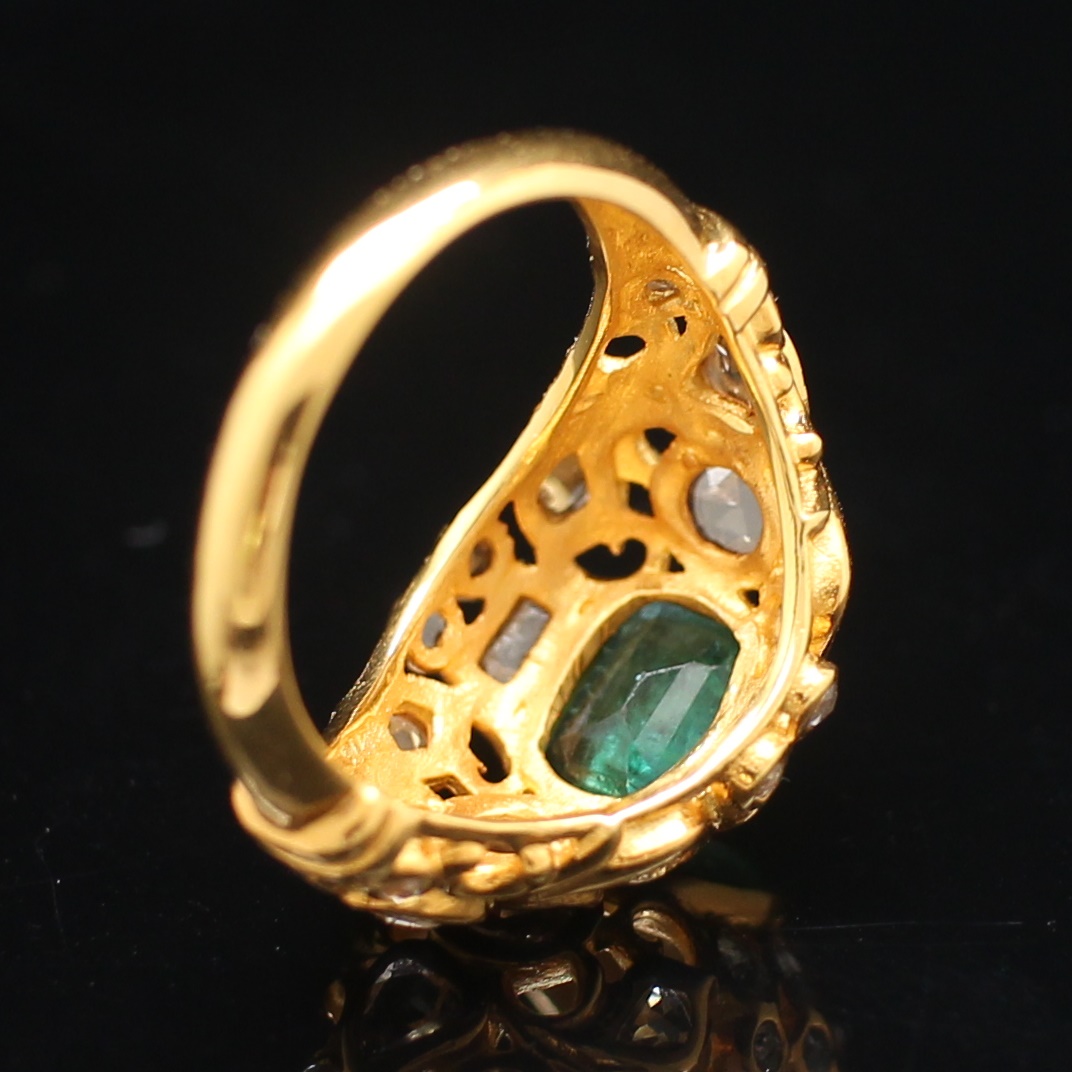 RG250135 แหวนมรกตประดับเพชรซีกลูกโลก ทองแท้ 90% นน. 6.9 กรัม ขนาดแหวน 57