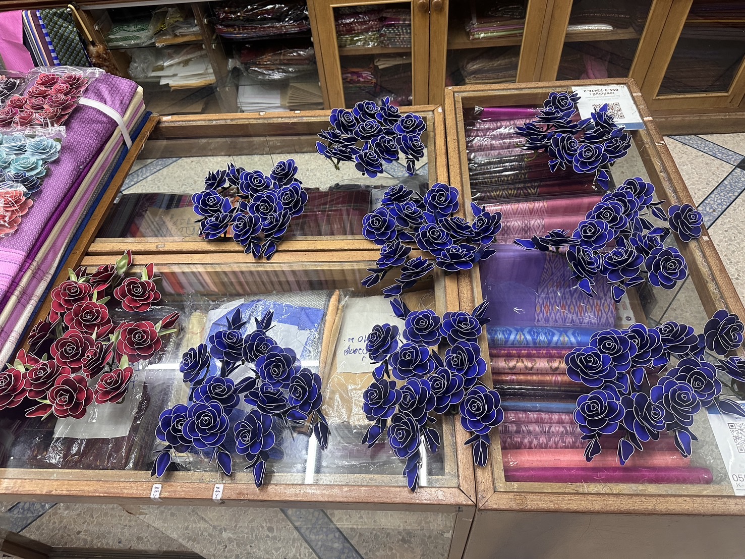 ดอกกุหลาบผ้าไหม (กลัดหน้าอก) แพคโหล (12ชิ้น) คละสี คละลาย GF-ST-1225661