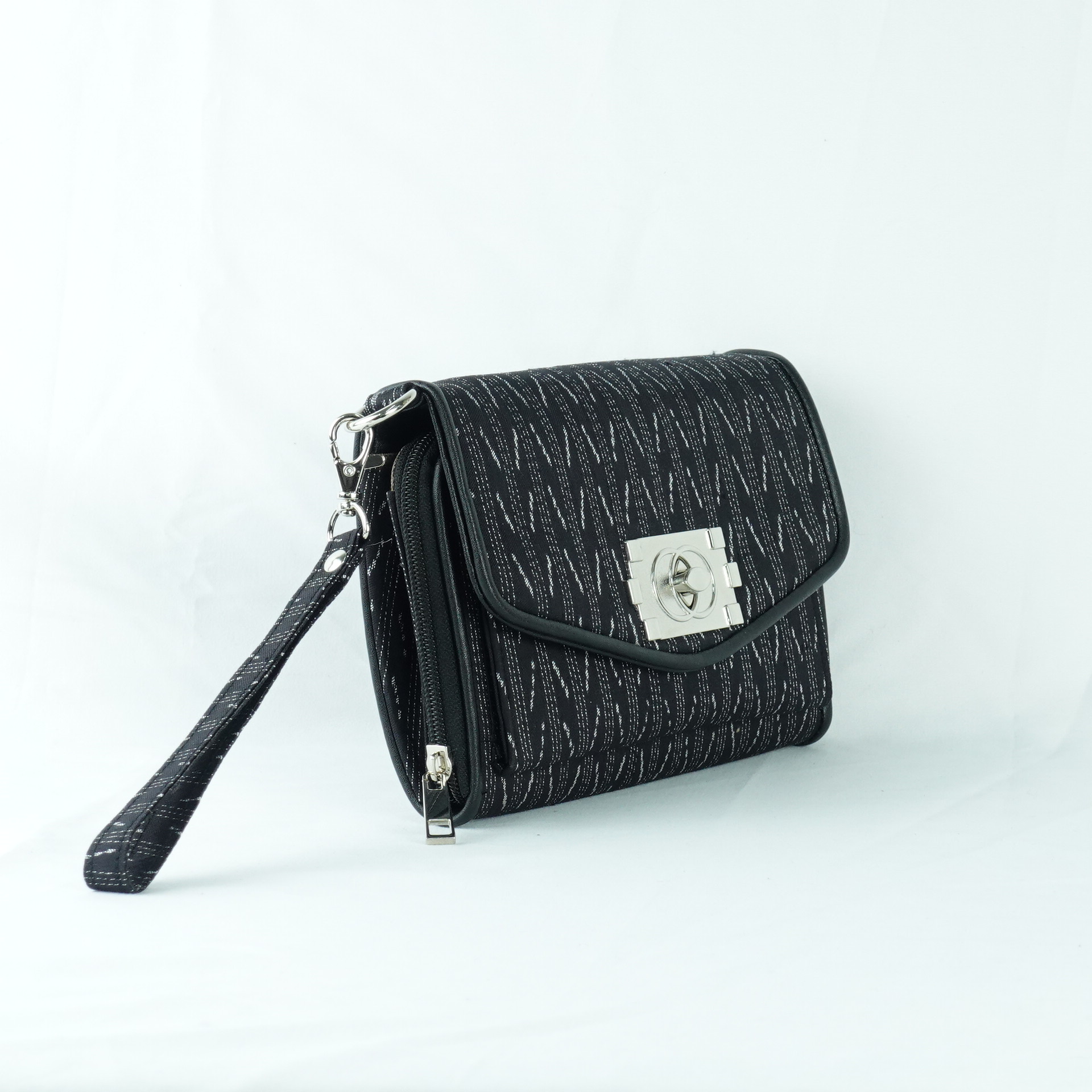 กระเป๋าถือไหมแท้ทรงคลัทช์ พร้อมสายสะพาย ขนาด 15x20ซม.สีดำ รหัส GO-TT-060568166