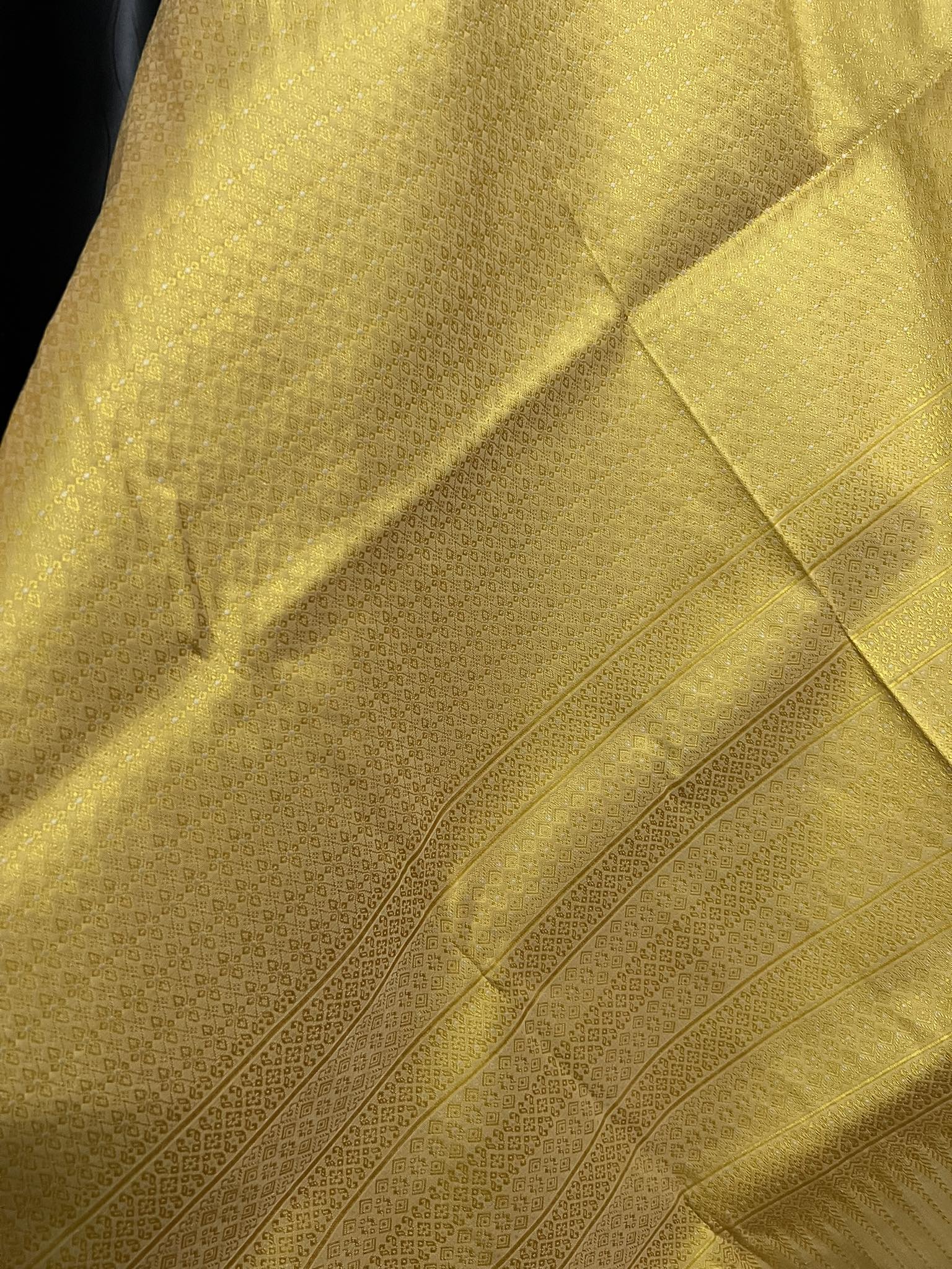 ซิ่น ผ้าไหมยกสุรินทร์ ไหมแท้ ขนาด 1x2เมตร พื้นสีเหลือง ลายดอกพิกุลเล็ก N11-32-1117661