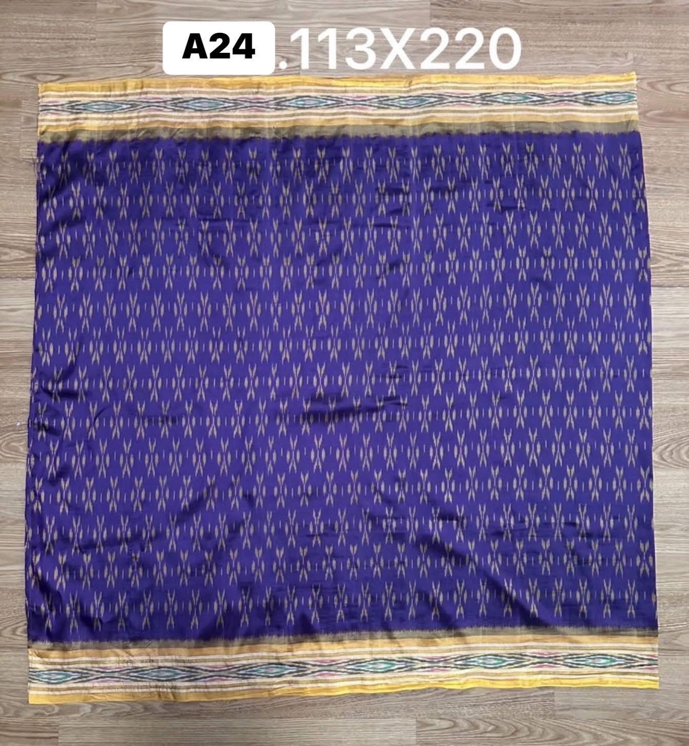 ซิ่น ไหมมัดหมี่ ผ้าปาโตล่า ขนาด 113x220ซม. ท้องผ้าสีม่วงเชิงเหลือง รหัส N9-SIL-051768A24