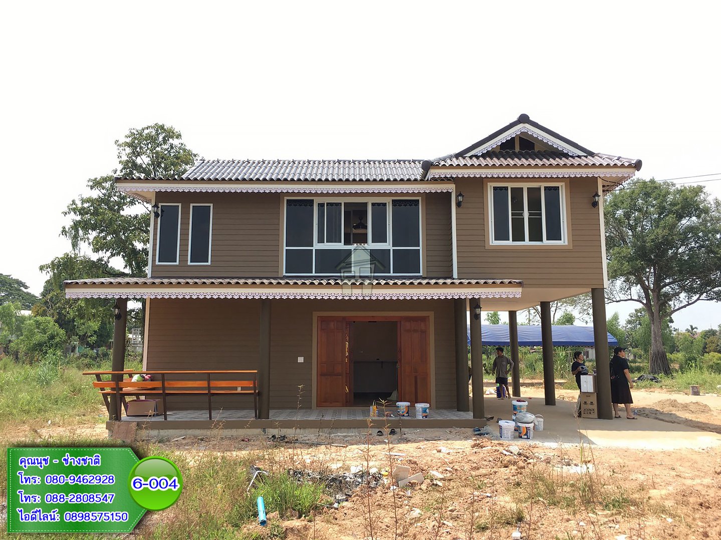 6-004 บ้านน็อคดาวน์ยกสูง 2 ชั้น ทรงปั้นหยาผสมมะนิลา สีน้ำตาล