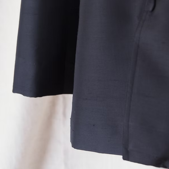 เสื้อสูทคอพระราชทาน แขนยาว เนื้อเรียบ ไหมแท้ สีดำ รหัส DM-CT-1122681