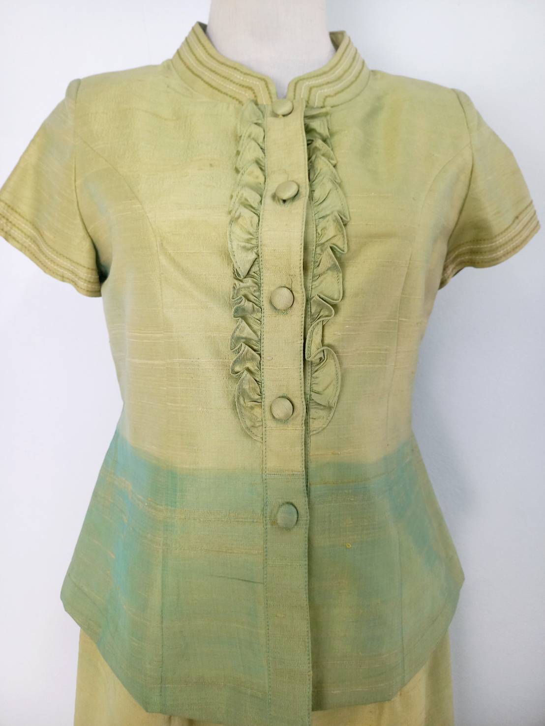 ชุดผ้าไหมตัดสำเร็จ เสื้อ+กระโปรง ไซส์L สีเขียว รหัส WR-38-0320681511