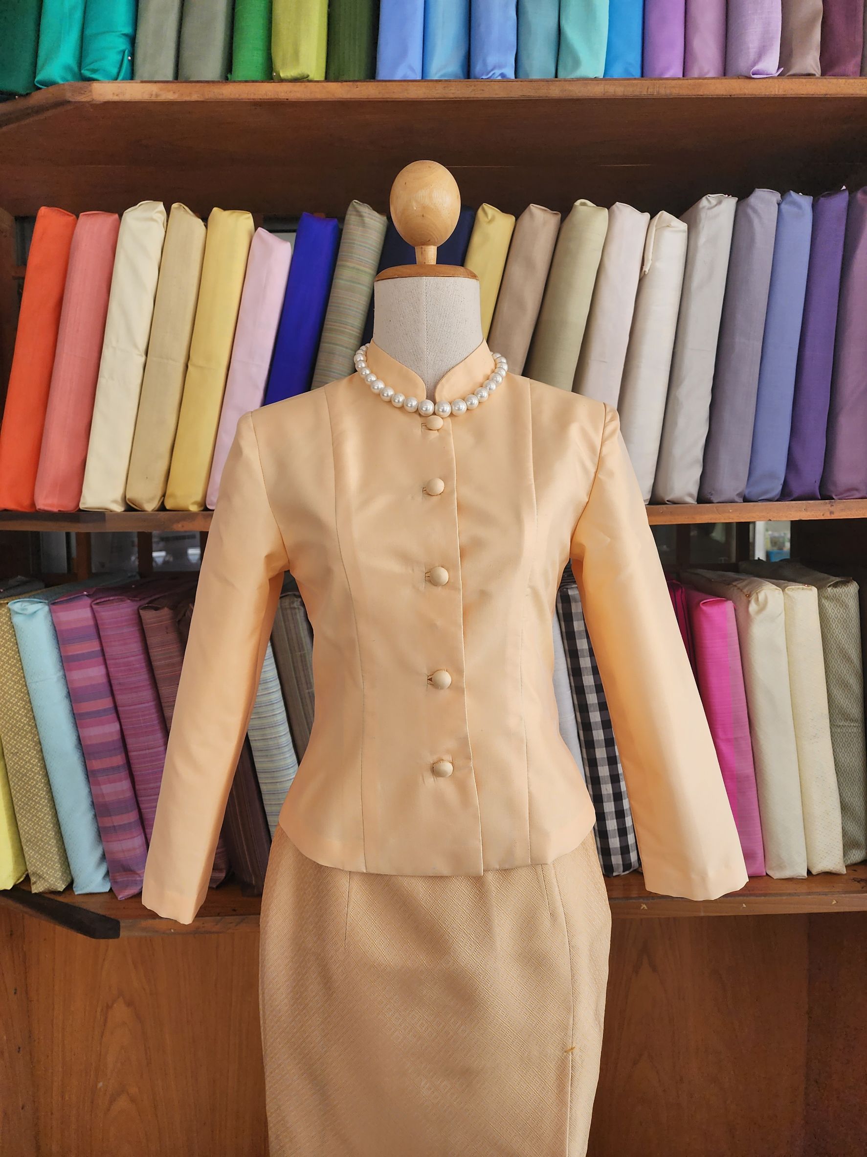 แบบตัดชุด แยกชิ้น เสื้อ+กระโปรง ชุดไทยจิตรลดา ผ้าไหม (ไม่รวมผ้า) รหัส CUT-ST002