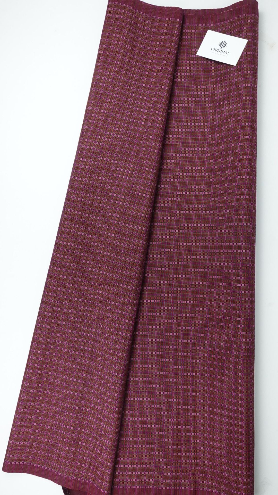 ซิ่น ผ้าไหมยกดอกลายตารางสี่เหลี่ยม ขนาด1x2เมตร ลายละเบิก สีม่วงแดง รหัส R1Z-ME-66-08136822