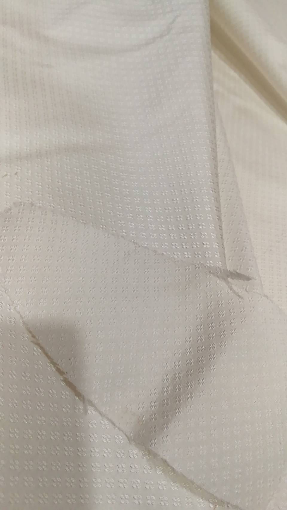 ผ้าไหมยกดอกพริกไทย สีพื้น ผ้าไหมแท้ 8ตะกอ สีขาวฟอก ไม่อาบน้ำยา ขายตามความยาวหลา รหัส B1-NY0421662