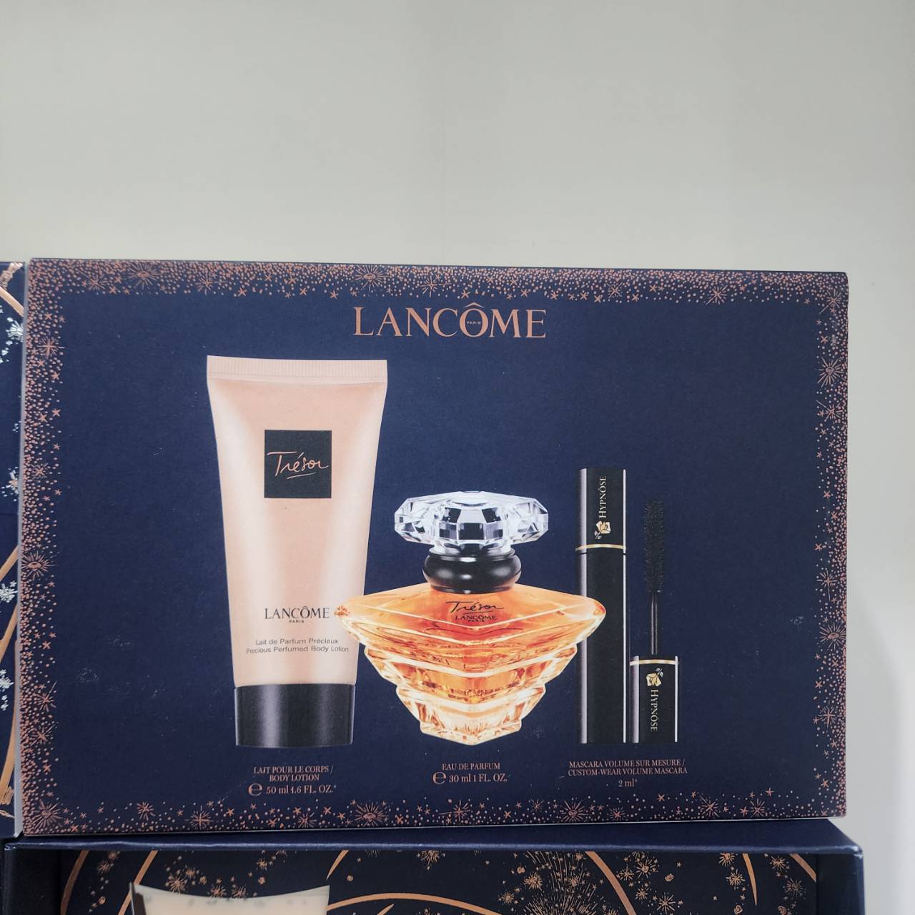 น้ำหอมแท้ Lancome Tresor EDP 30ml Holiday Set 2024 ชุดเซ็ตประกอบด้วย 1. น้ำหอม 30ml 2. Body Lotion 50ml 3. Mini Mascara 2ml "ชุดเซ็ตน้ำหอม