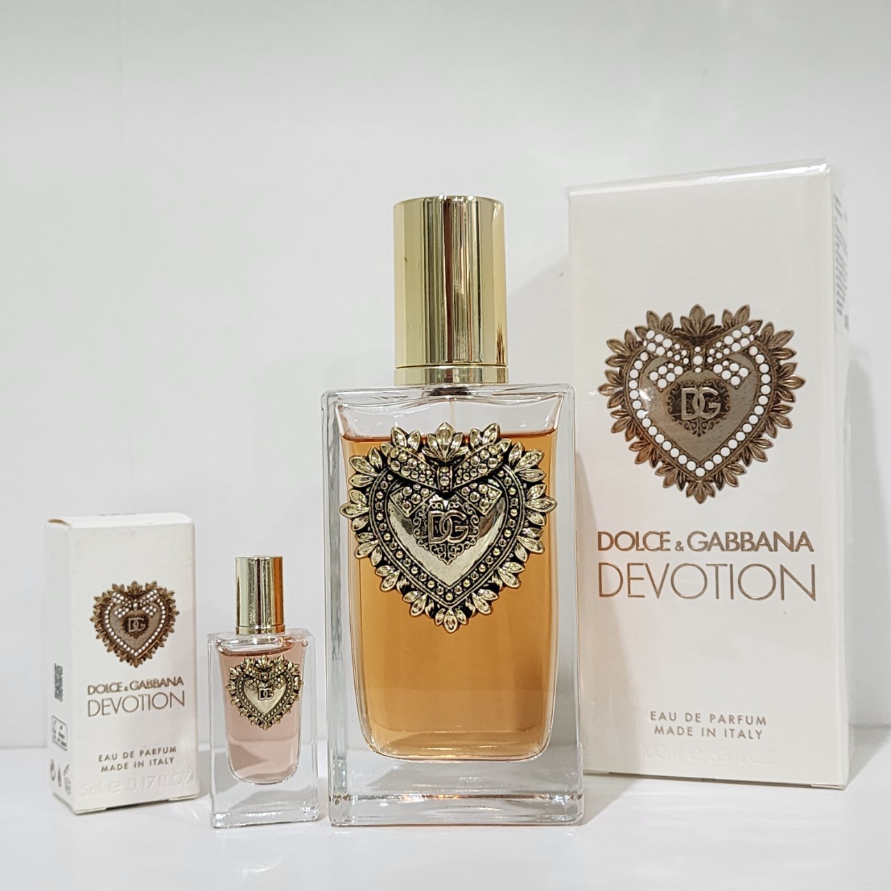 น้ำหอมจิ๋วมินิ Dolce & Gabbana Devotion EDP 5ml แบบแต้มมีกล่อง ( Mini Perfume น้ำหอมขนาดพกพา) น้ำหอมจิ๋วมินิ ขวดน่ารัก ตั้งโชว์ก็สวย พกพาก็สะดวก หัวแต้มตามจุดชีพจร