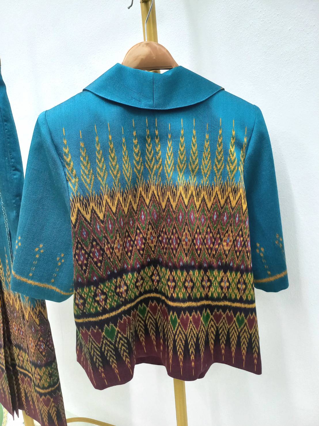 แบบตัดชุด แยกชิ้น เสื้อ+กระโปรง ผ้าไหม (ไม่รวมผ้า) chobmai รหัส CUT-PTS-10116700