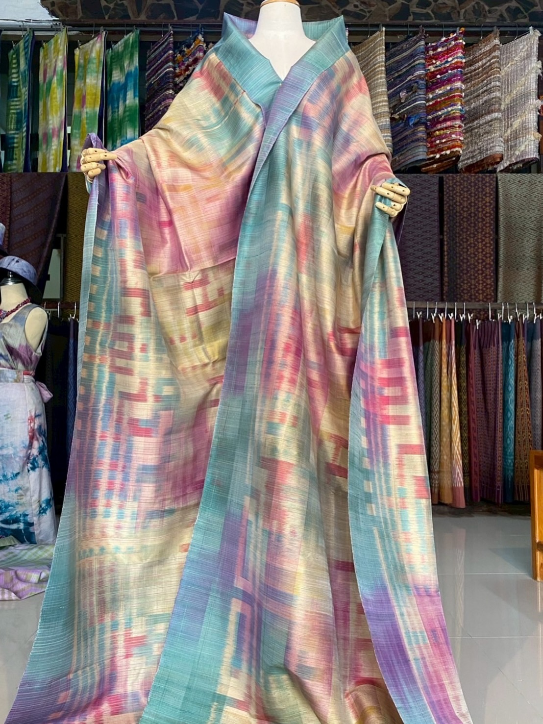 ผ้าไหมลายพิเศษ มัดหมี่เนื้อหนา ไหมแท้ สีชมพูสลับเขียวมินทิ์ เลือกตามขนาด รหัส MMFZ-116-082568179