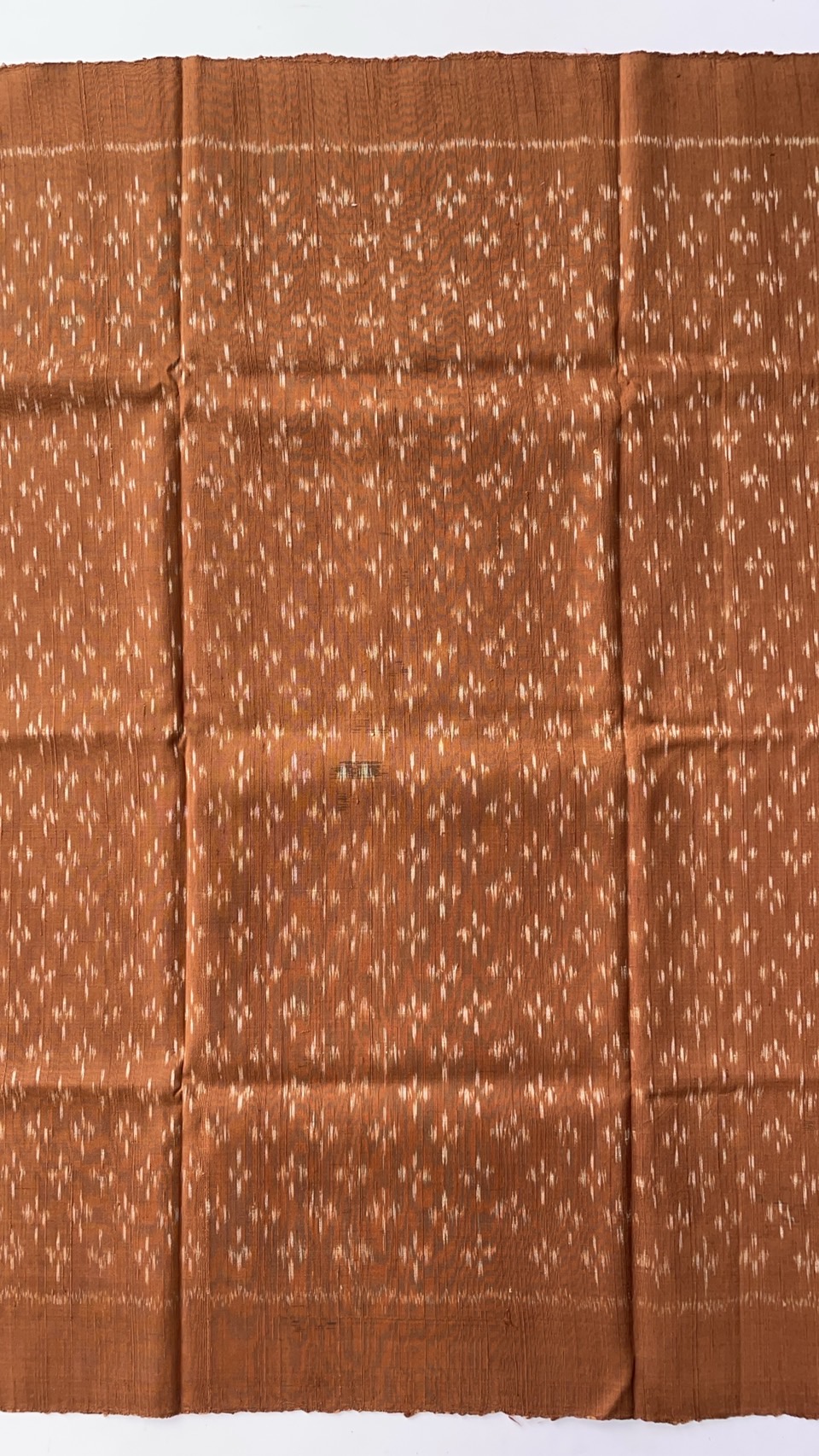 ผ้าไหมมัดหมี่ เนื้อไหมบ้าน ไหมแท้ สีธรรมชาติ ลายดอกแก้วน้อย สีส้มน้ำตาลอิฐ ตัดขายเป็นเมตร รหัส CISP-NY-SKU-39320