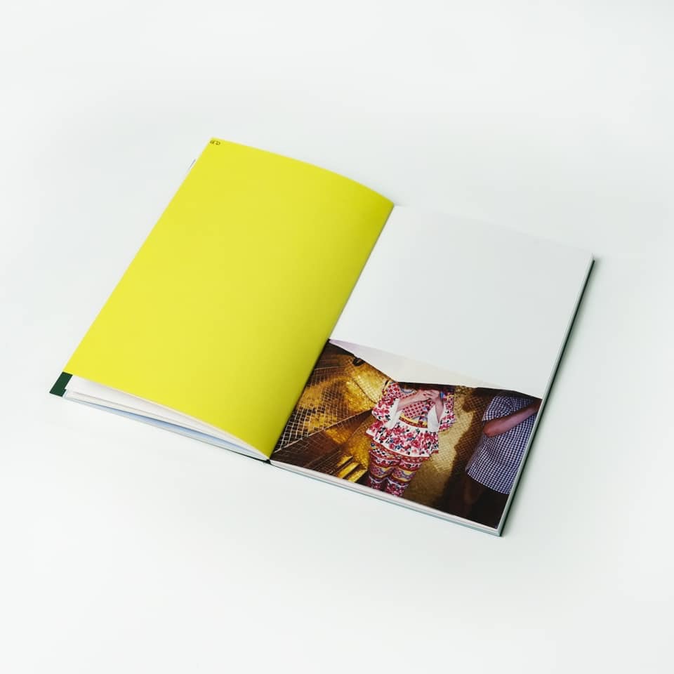 หนังสือภาพ "คู่มือท่องเที่ยววัดพระแก้ว" โดย อาทิตย์ เลิศรักษ์มงคล