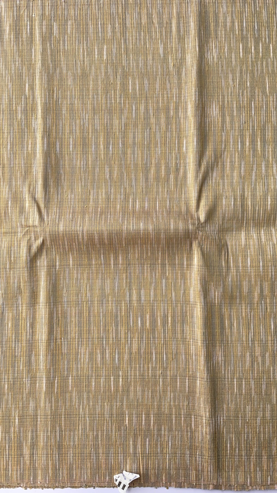 ผ้าไหมลายพิเศษ มัดหมี่เนื้อหนา ไหมแท้ ลายพร่างพรม สีเหลืองเบจอ่อน ตัดขายเป็นเมตร รหัส MMFZ-NY-092568173