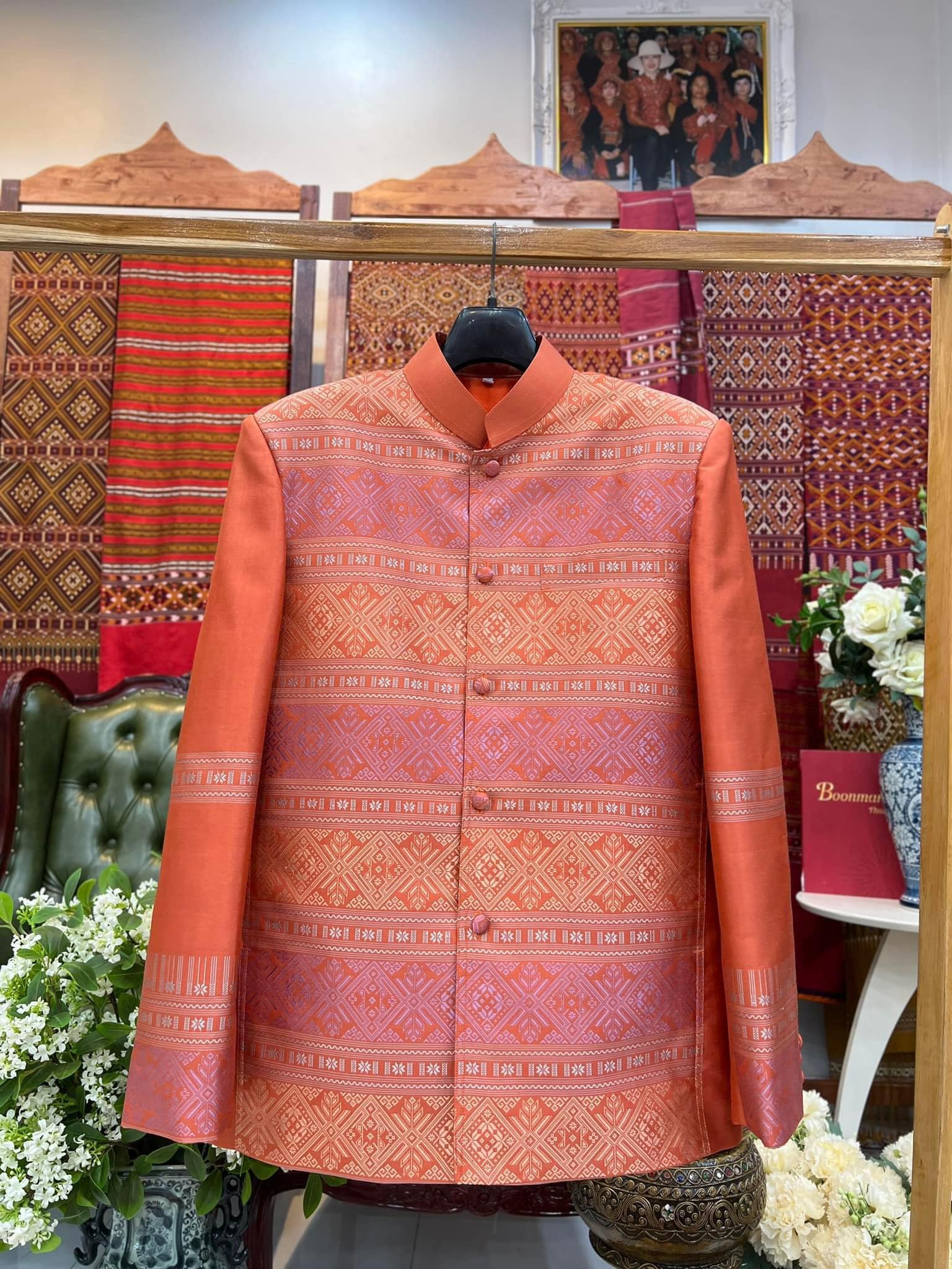 เสื้อสูทคอพระราชทาน แขนยาว ไหมแพรวา โทนสีส้ม รหัส DM-BM-1128671