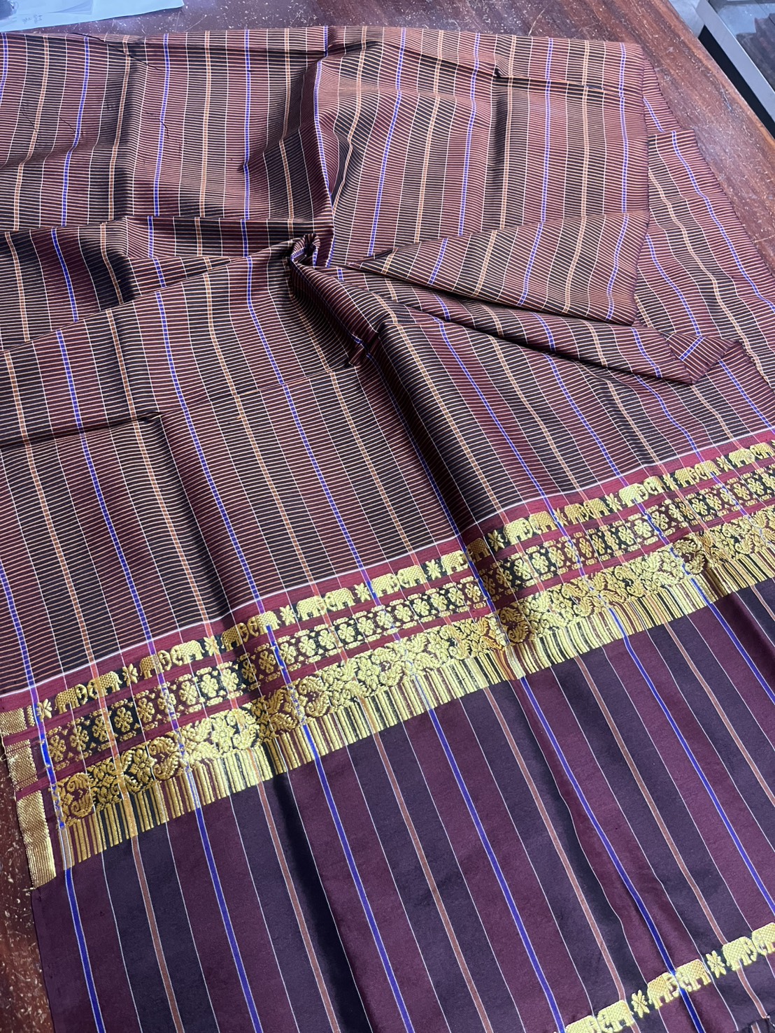 ผ้าขาวม้า ไหมแท้ ยกขิดดิ้นลายช้าง มีชายครุย ขนาด 65X200ซม. รหัส R4E-ME-6