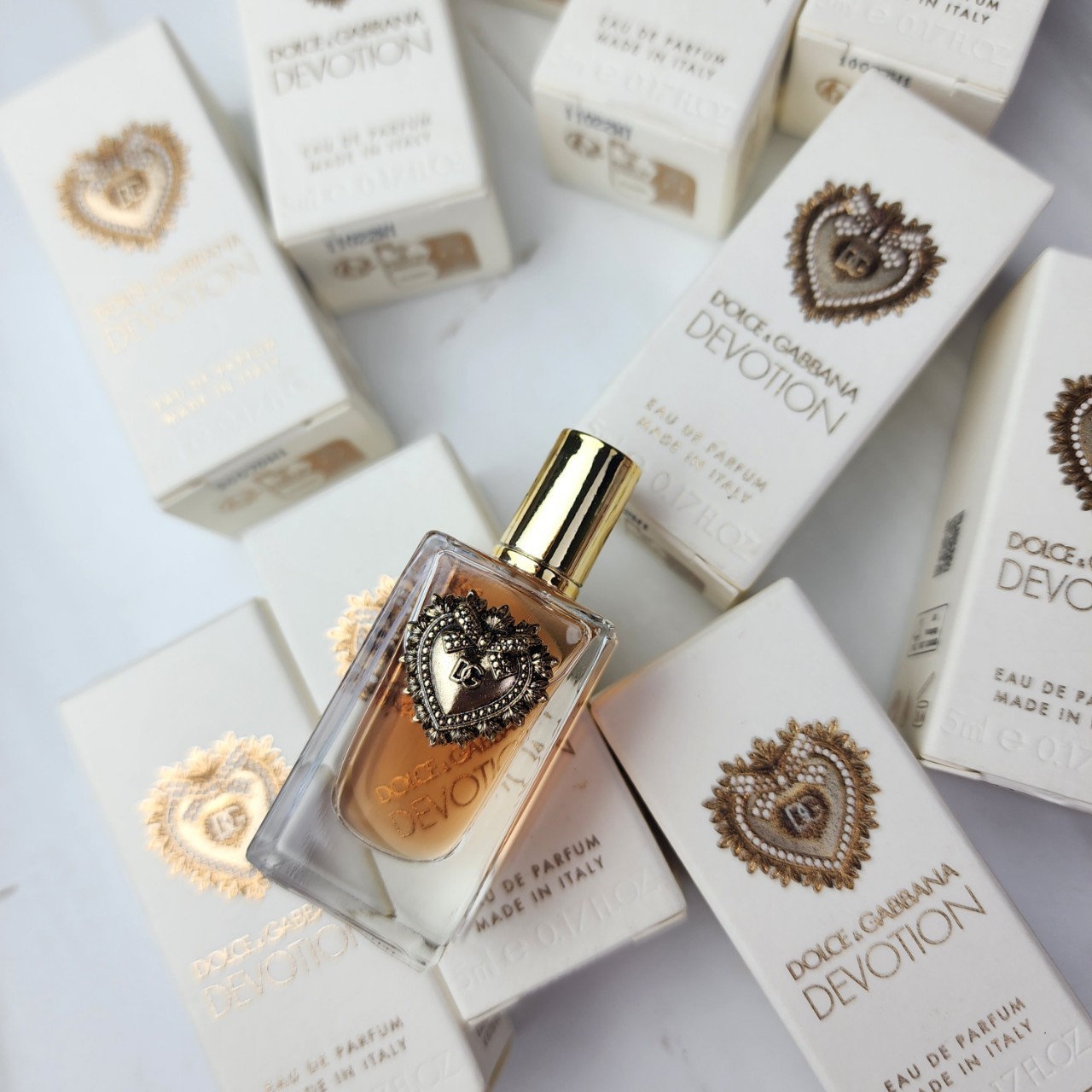 น้ำหอมจิ๋วมินิ Dolce & Gabbana Devotion EDP 5ml แบบแต้มมีกล่อง ( Mini Perfume น้ำหอมขนาดพกพา) น้ำหอมจิ๋วมินิ ขวดน่ารัก ตั้งโชว์ก็สวย พกพาก็สะดวก หัวแต้มตามจุดชีพจร