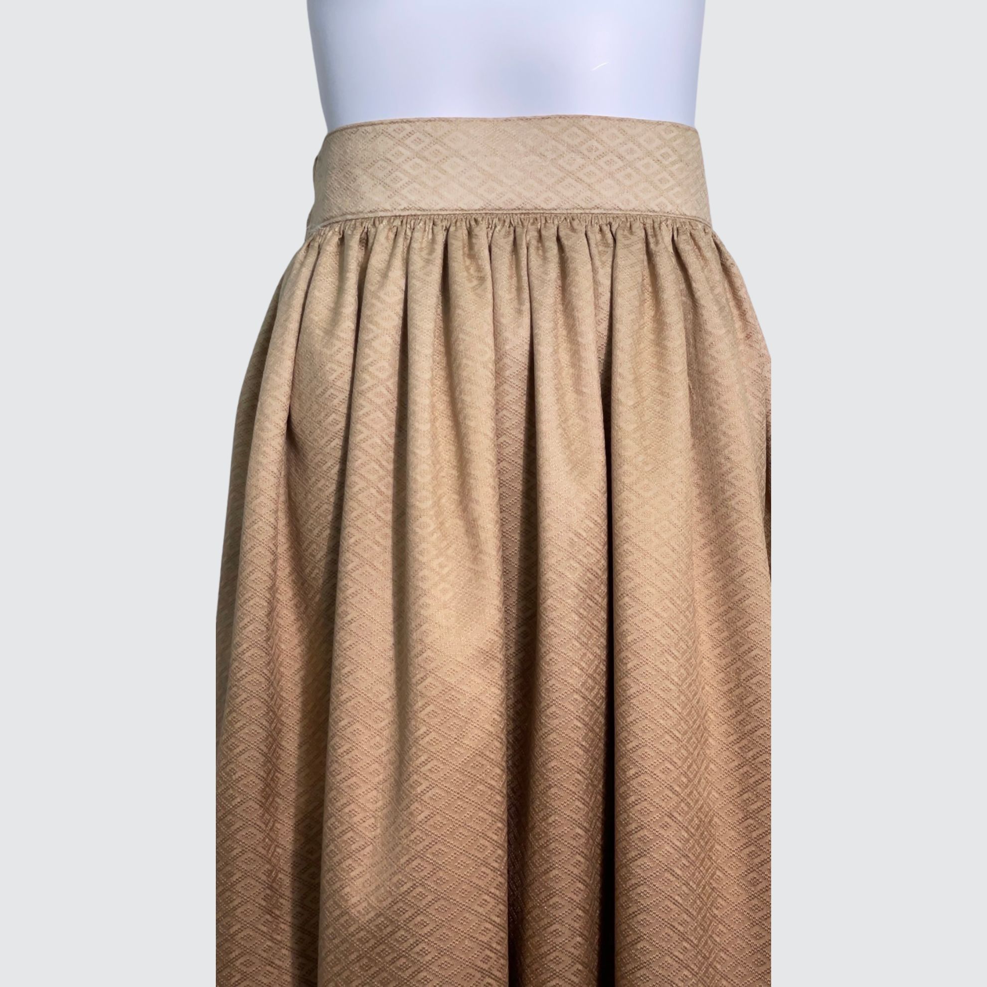 สั่งตัดเย็บ กระโปรงจับจีบตามแบบ ไม่อัดผ้ากาว ใส่ซับใน (ไม่รวมผ้า) รหัส CUT-ARW