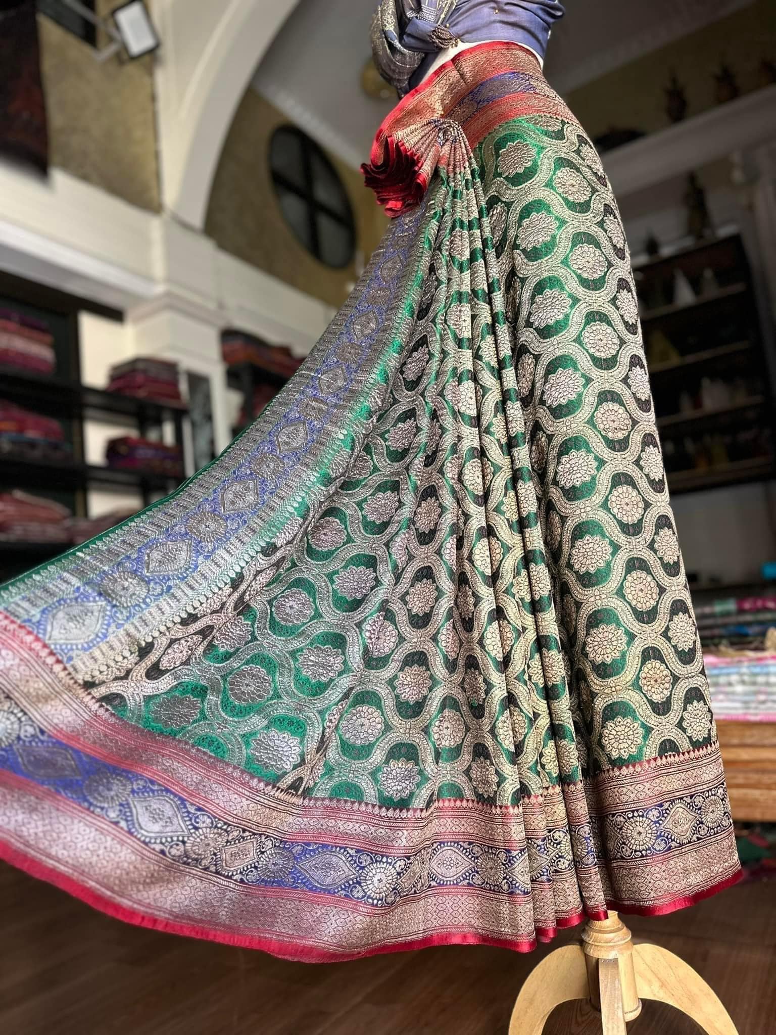 ซิ่น ผ้าปาโตล่า เส้นยืนไหมแท้ ขนาด 110x460ซม. พื้นสีเขียว รหัส N9-SIL-GK7