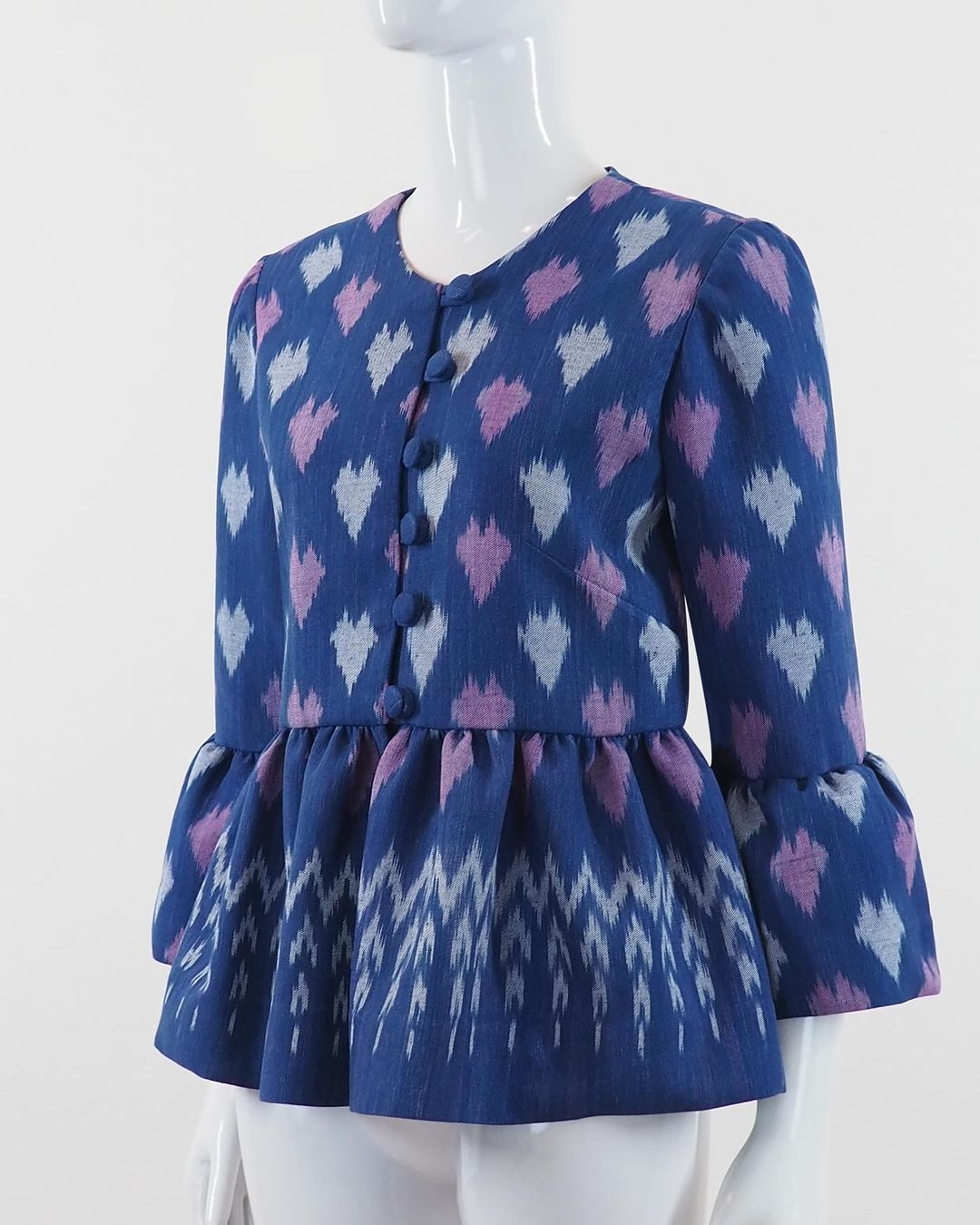 แบบตัด เสื้อผ้าไหม (ไม่รวมผ้า) ตามแบบ รหัส CUT-51-03246716