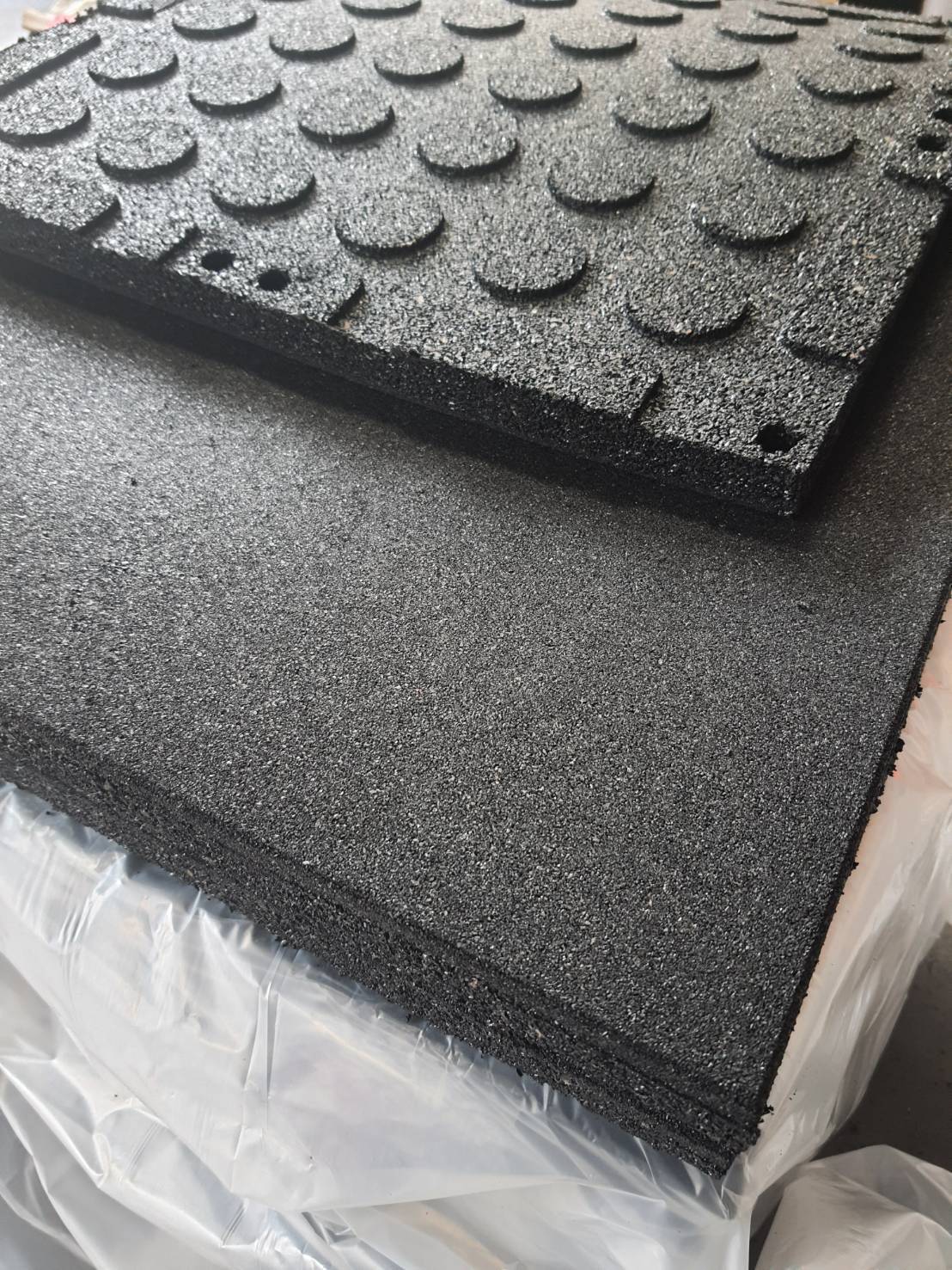 โรงงานผลิตพื้นยางepdm แบบเม็ดสี epdm หนา20mm