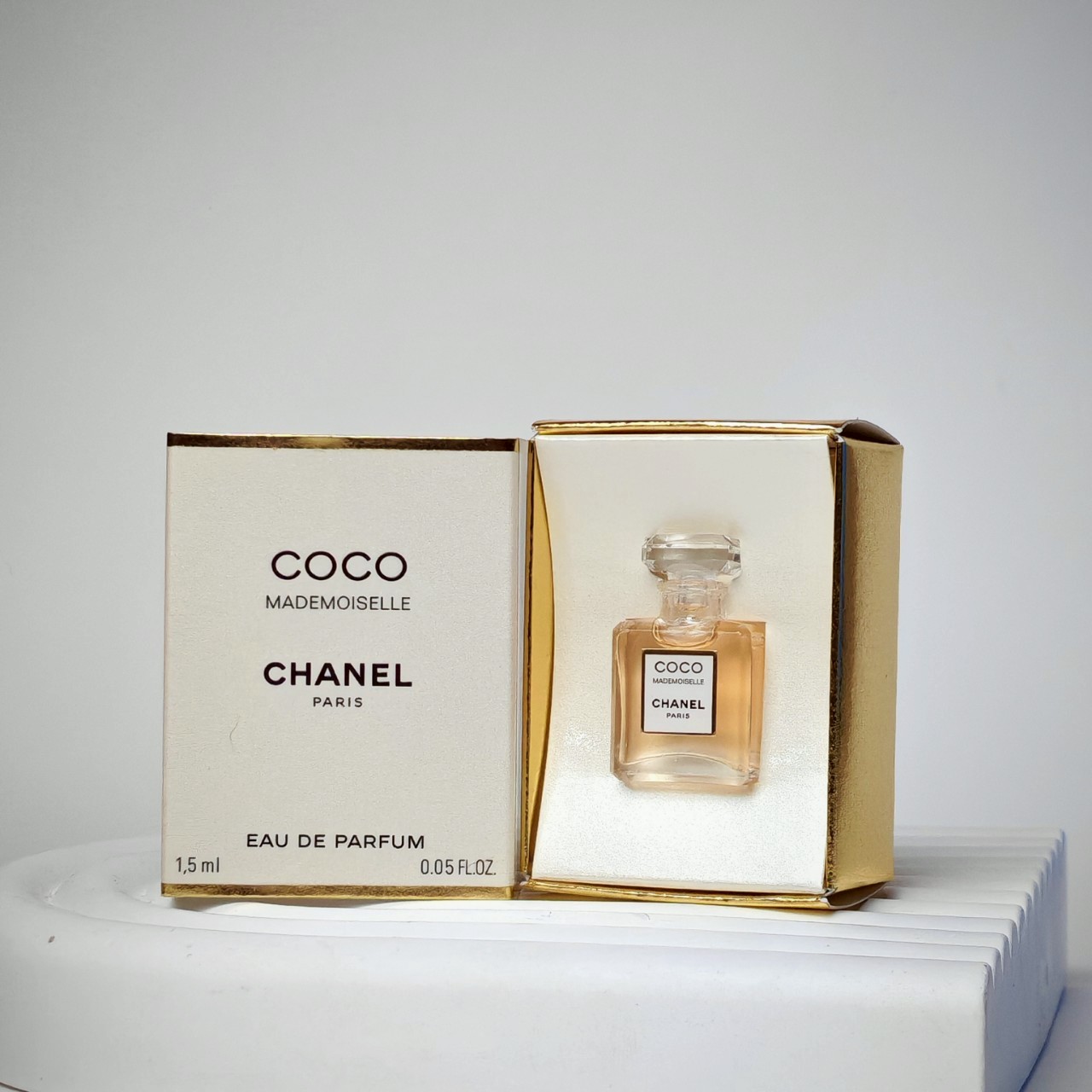 น้ำหอมจิ๋วมินิ Chanel Coco Mademoiselle EDP 1.5ml แบบแต้มมีกล่อง ( Mini Perfume น้ำหอมขนาดพกพา) น้ำหอมจิ๋วมินิ ขวดน่ารัก ตั้งโชว์ก็สวย พกพาก็สะดวก หัวแต้มตามจุดชีพจร