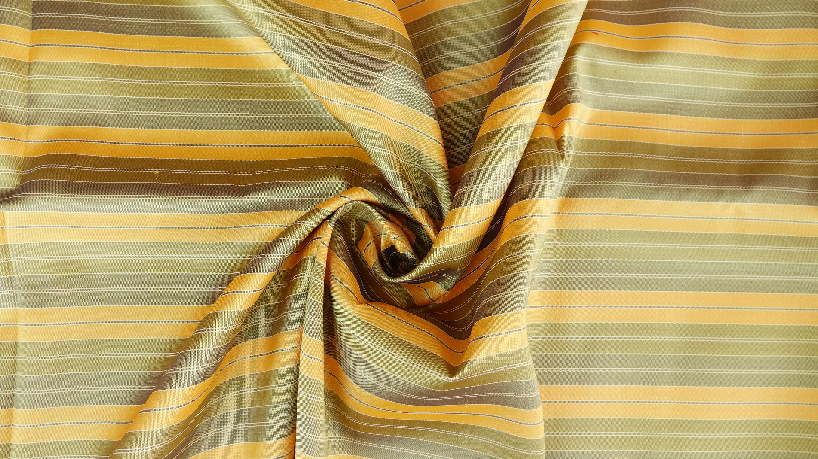 ผ้าไหม ลายริ้ว ไหมแท้ multicolor ลายขาวม้า สีเหลืองข้าวโพด (ราคาต่อเมตร) รหัส MC-76-P4585