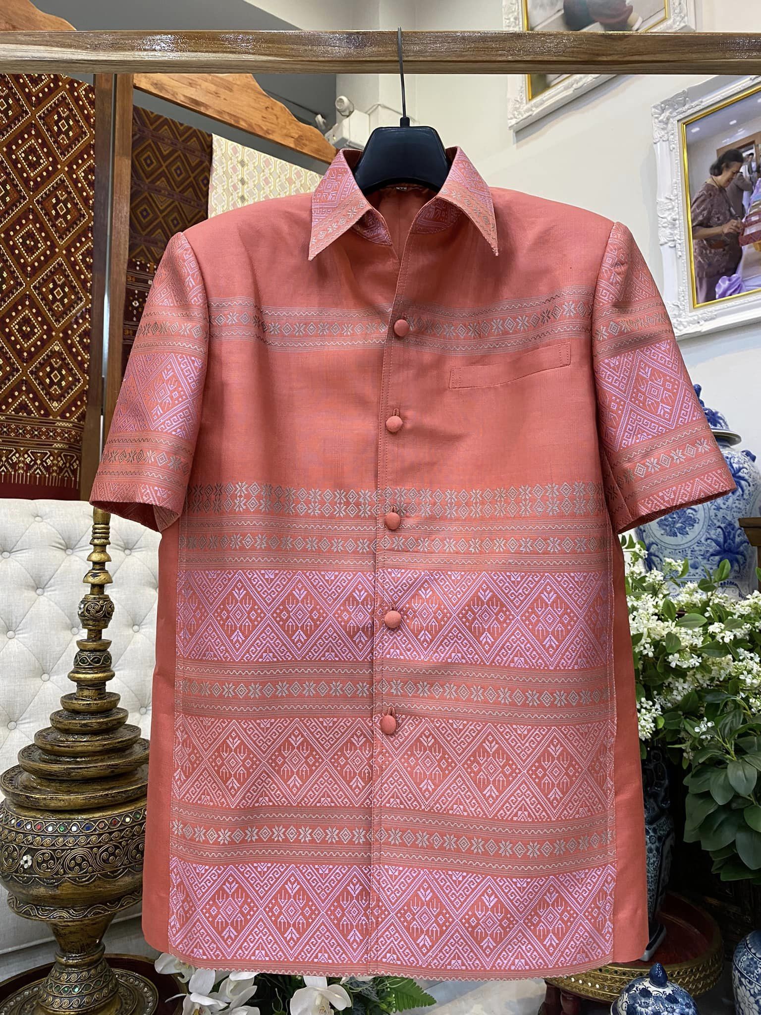 เสื้อสูทไหมแพรวา แขนสั้น พื้นสีส้มโอลโรส เลือกไซส์ รหัส DR-BM092966110025